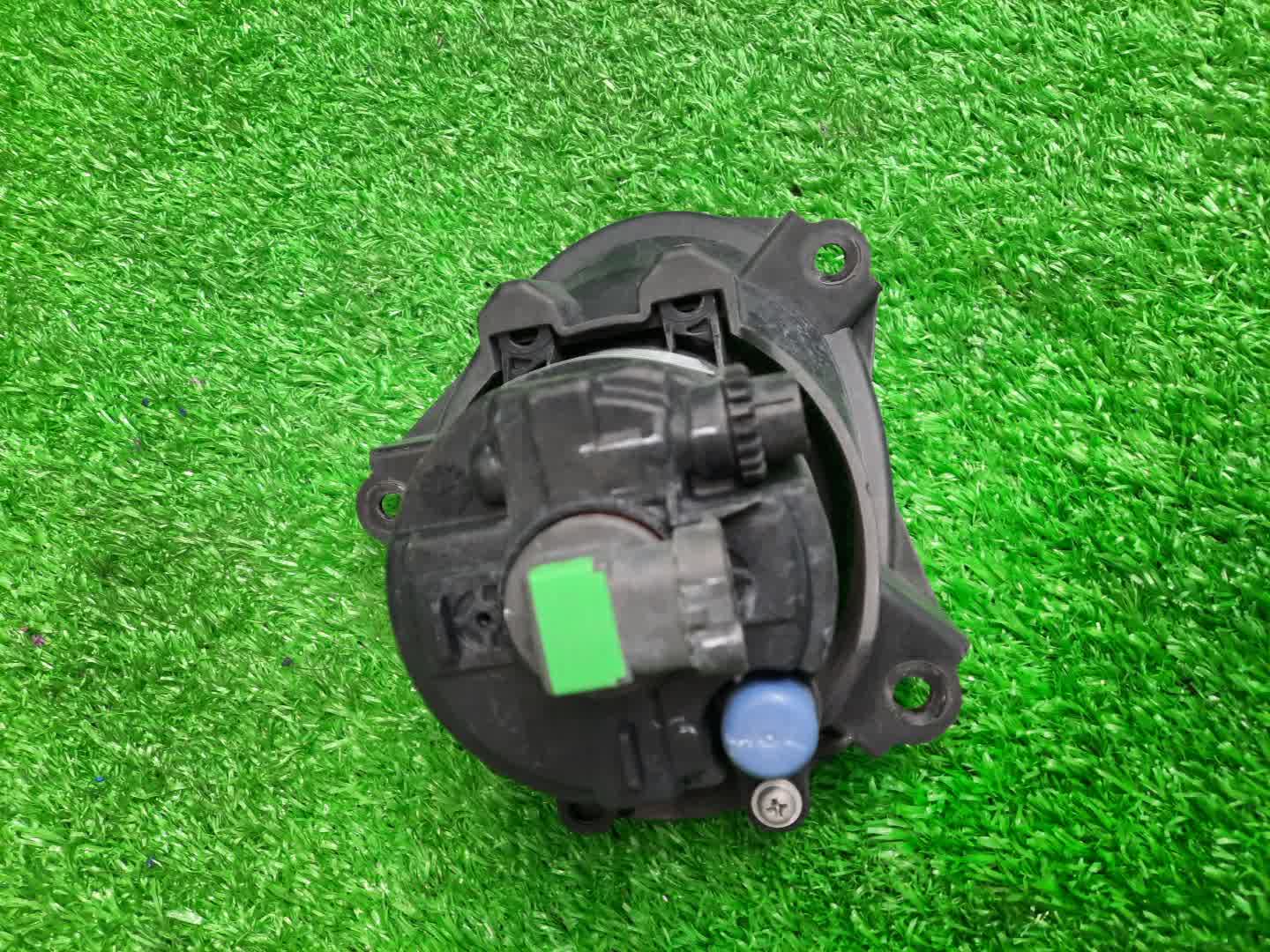 Туманка левая передняя TOYOTA VITZ NCP91 2 ракурс
