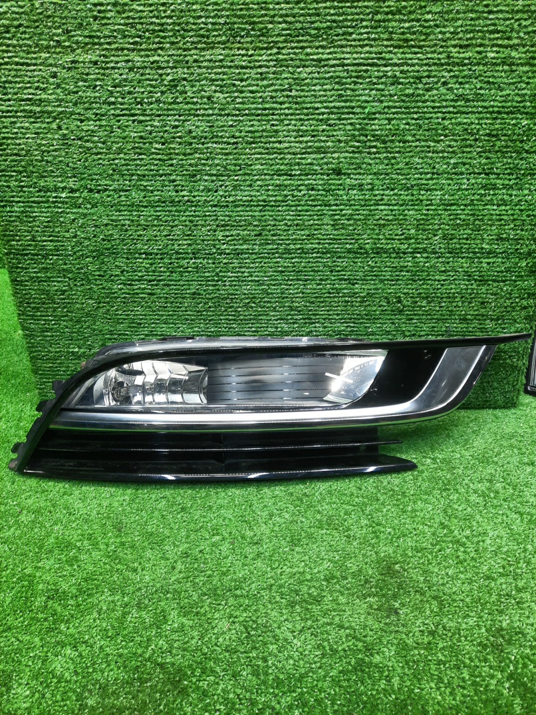 Туманка правая передняя VOLKSWAGEN PASSAT CC 358 3C8941700/3C8854662 1 ракурс