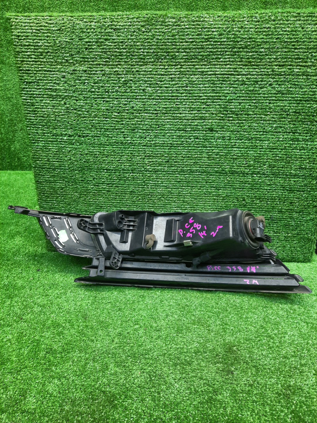 Туманка правая передняя VOLKSWAGEN PASSAT CC 358 3C8941700/3C8854662 2 ракурс