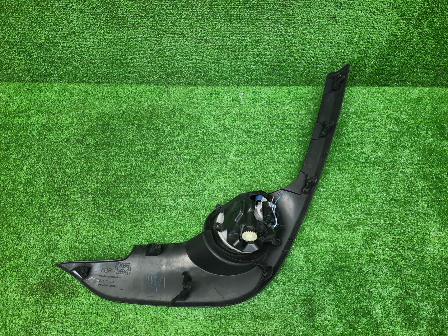 Туманка правая передняя TOYOTA SIENTA NHP170G 3 ракурс