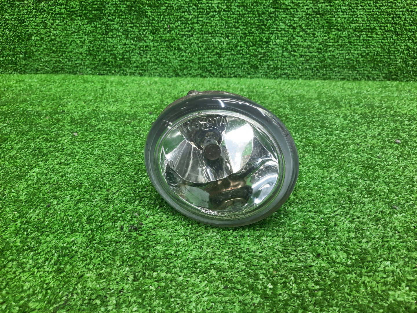 Туманка правая передняя TOYOTA NOAH AZR60G 1 ракурс