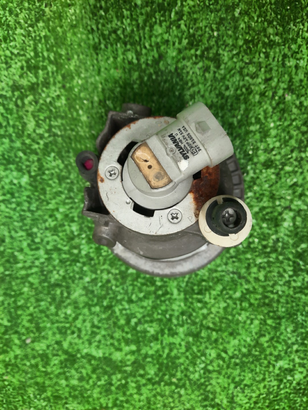 Туманка правая передняя TOYOTA NOAH AZR60G 3 ракурс