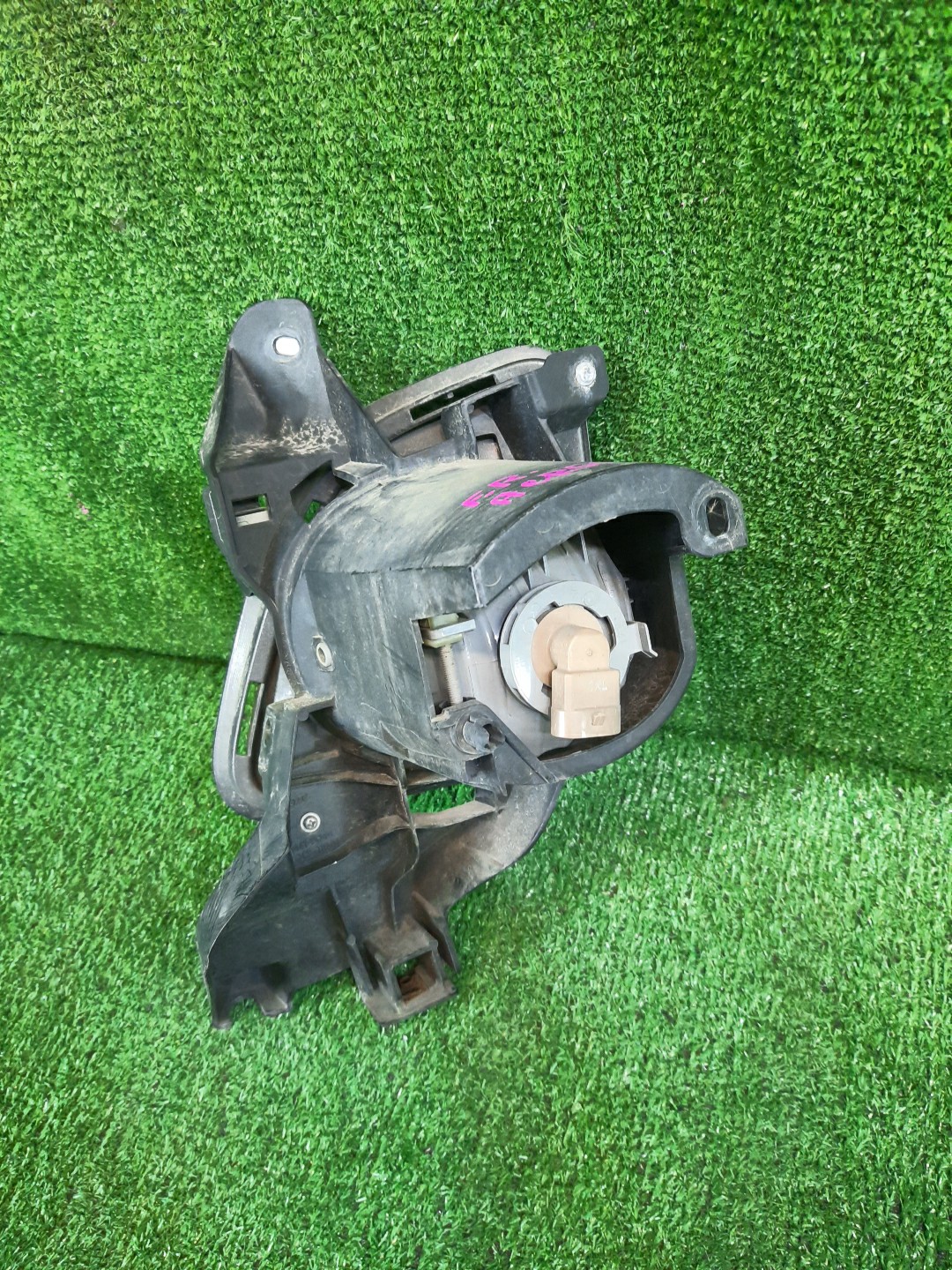 Туманка правая передняя TOYOTA ESTIMA ACR50W 2 ракурс