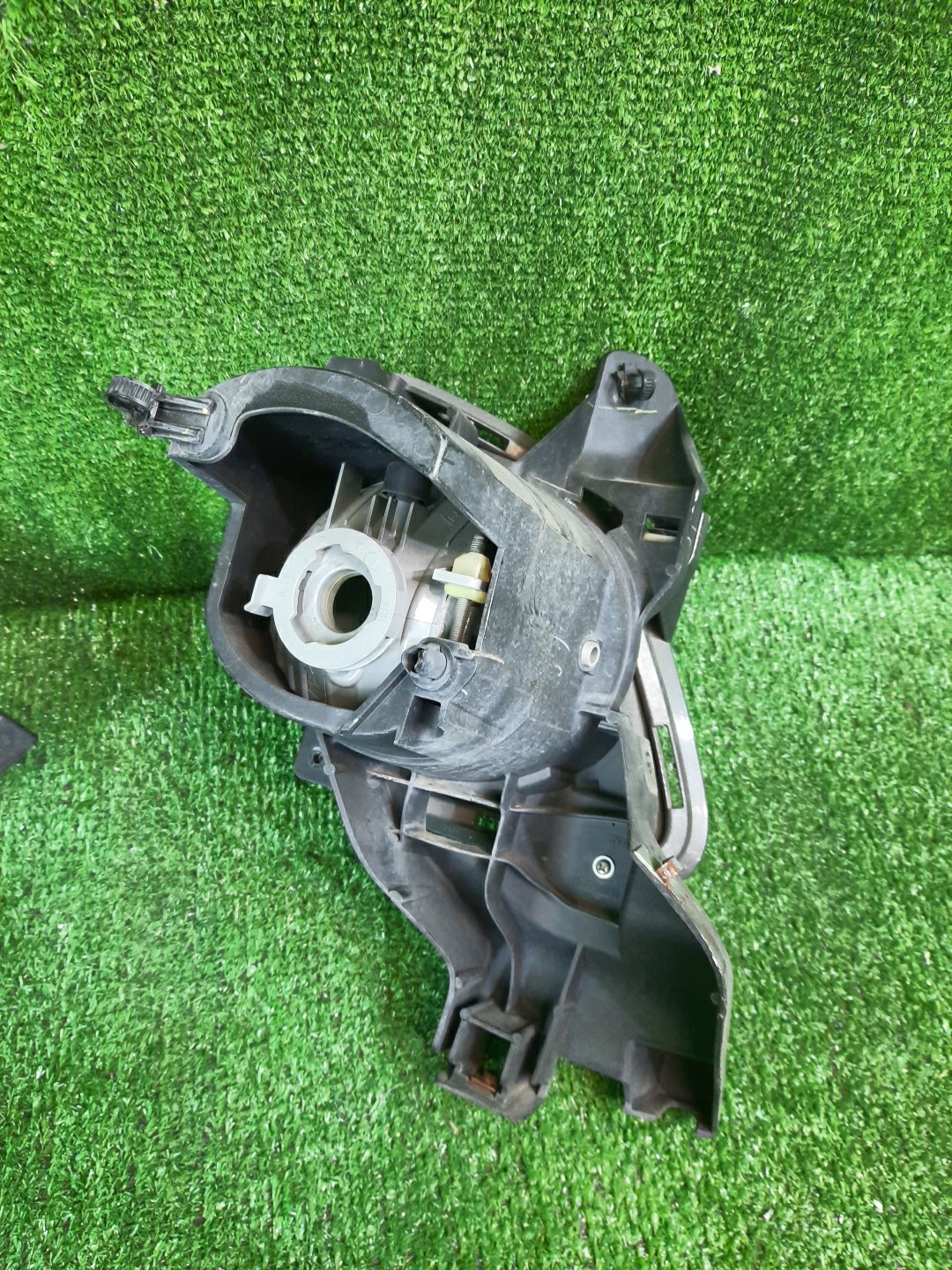 Туманка левая передняя TOYOTA ESTIMA ACR50W 3 ракурс