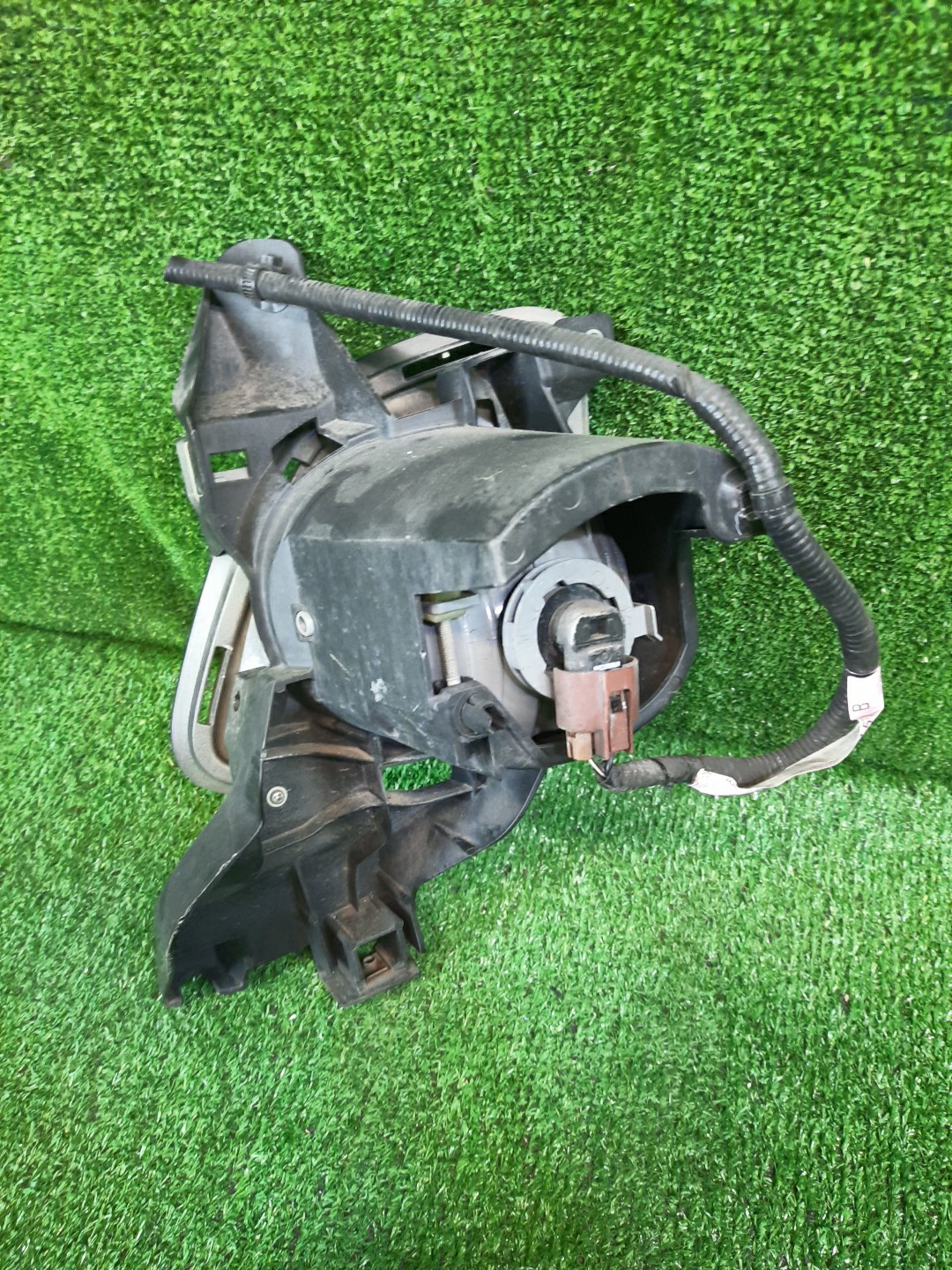 Туманка правая передняя TOYOTA ESTIMA ACR50W 3 ракурс