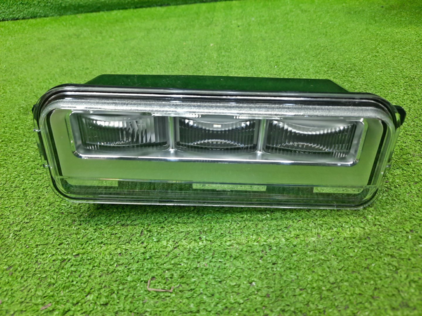 Туманка левая передняя TOYOTA SEQUOIA VXKH85L 81220-0C040 1 ракурс