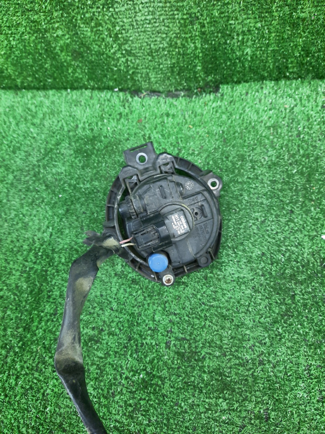 Туманка правая TOYOTA ISIS ZNM10, ZNM10W, ANM10, ANM10W, ANM15, ANM15W, ZGM10, ZGM10W, ZGM11, ZGM11W, ZGM15, ZGM15W, ANM10G, ZGM10G, ANM15G, ZNM10G, ZGM11G, ZGM15G 2 ракурс
