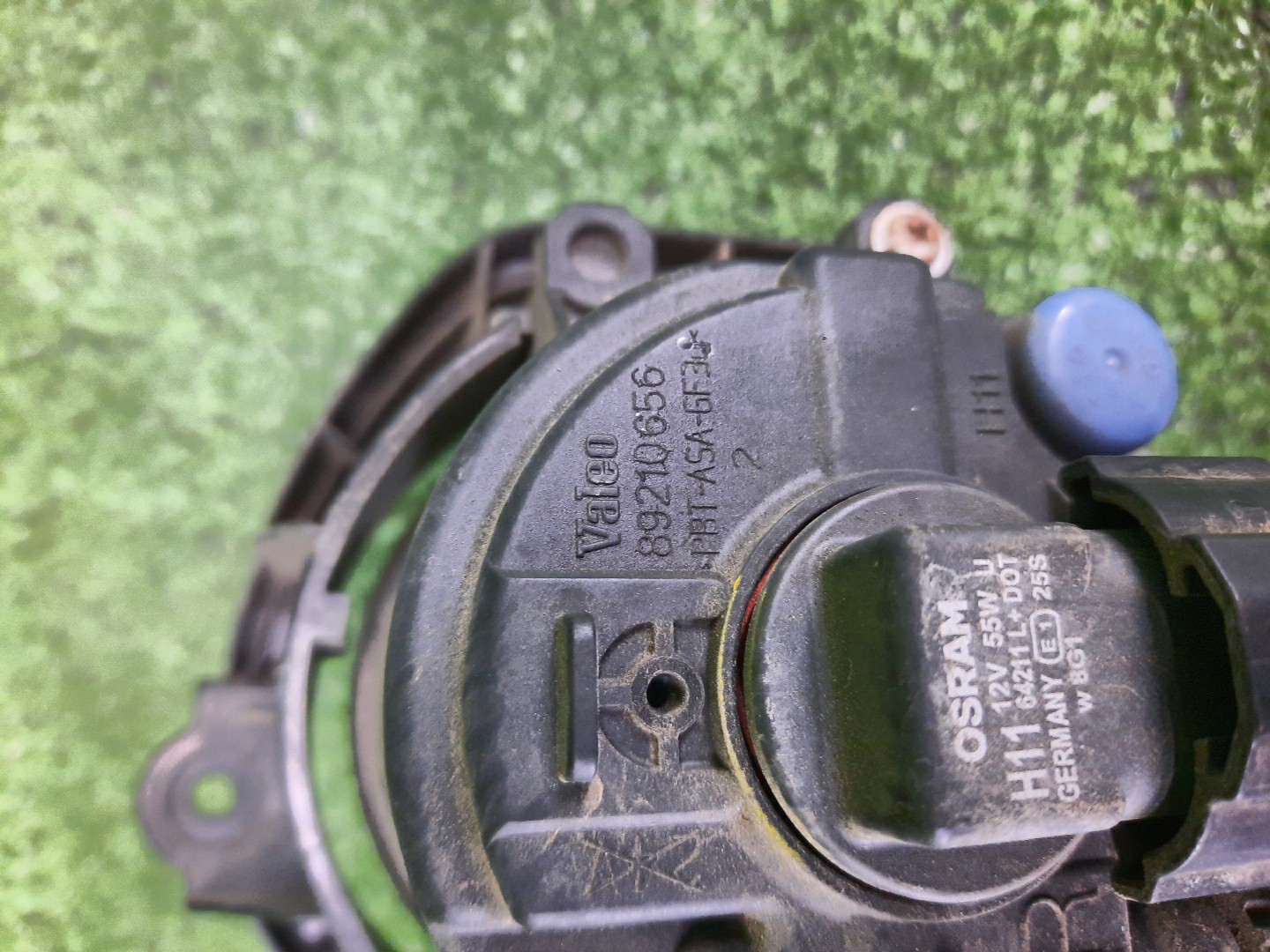 Туманка правая TOYOTA ISIS ZNM10, ZNM10W, ANM10, ANM10W, ANM15, ANM15W, ZGM10, ZGM10W, ZGM11, ZGM11W, ZGM15, ZGM15W, ANM10G, ZGM10G, ANM15G, ZNM10G, ZGM11G, ZGM15G 3 ракурс