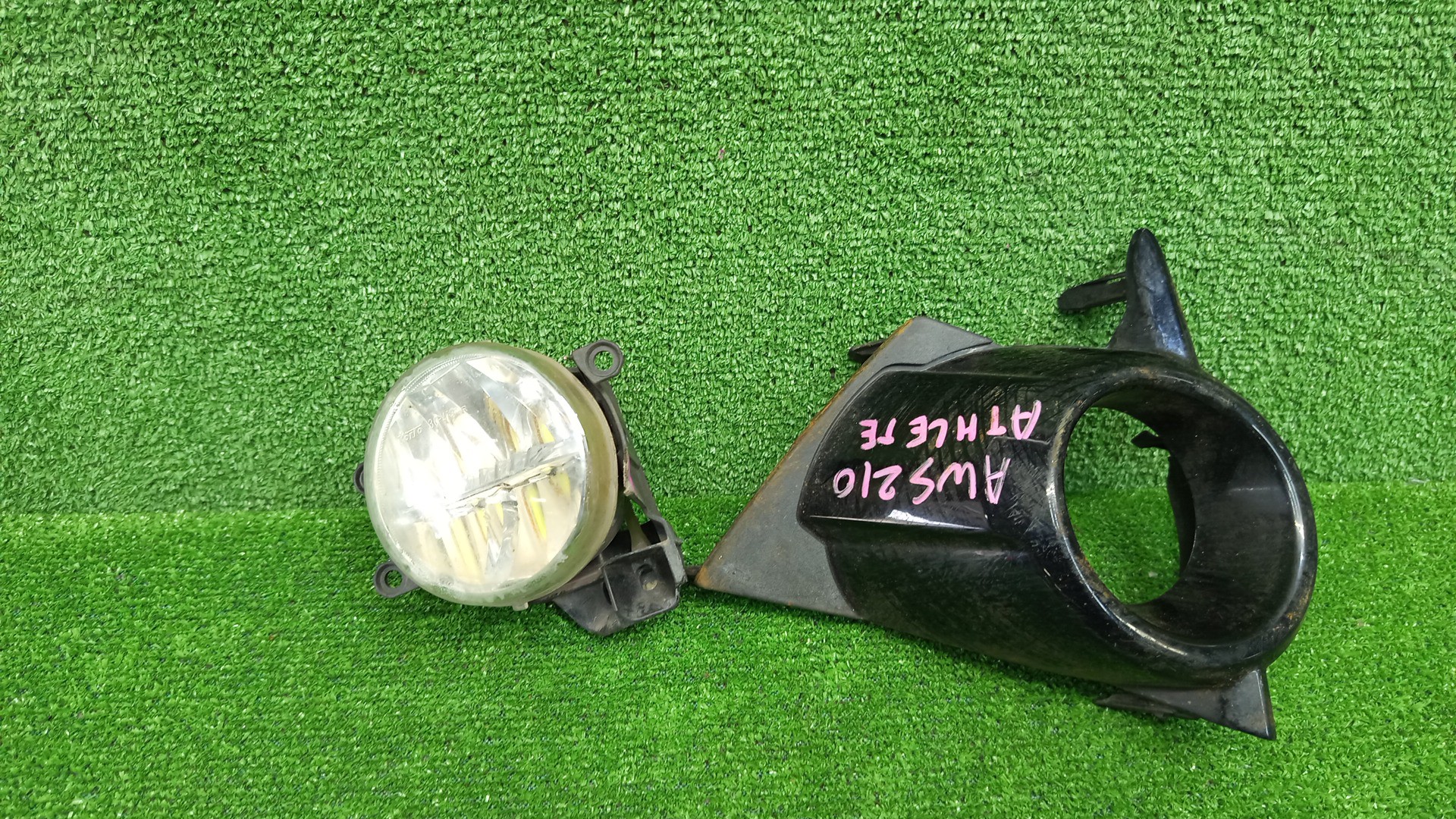 Туманка правая передняя TOYOTA CROWN AWS210 81481-30090 1 ракурс