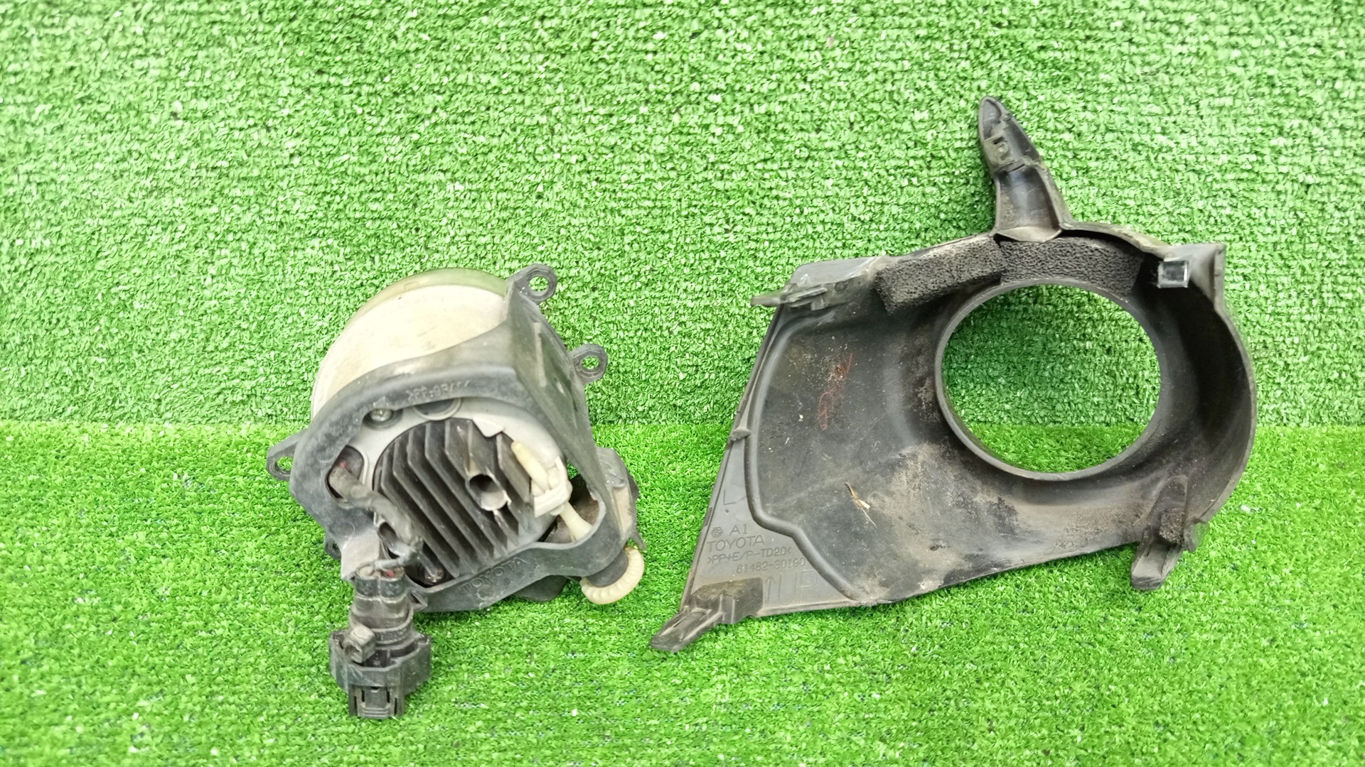 Туманка левая передняя TOYOTA CROWN AWS210 81482-30190 3 ракурс