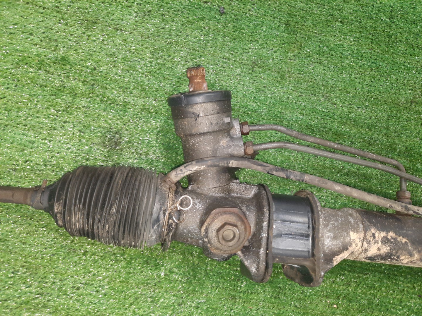 Рулевая рейка передняя MAZDA BONGO SE88T, SSF8W, SE28T, SEF8T, SS28H, SS28V, SE58T, SS58V, SSF8V, SS88H, SS88V, SSE8W F8, RF-T, R2, RF, D5, FE 3 ракурс