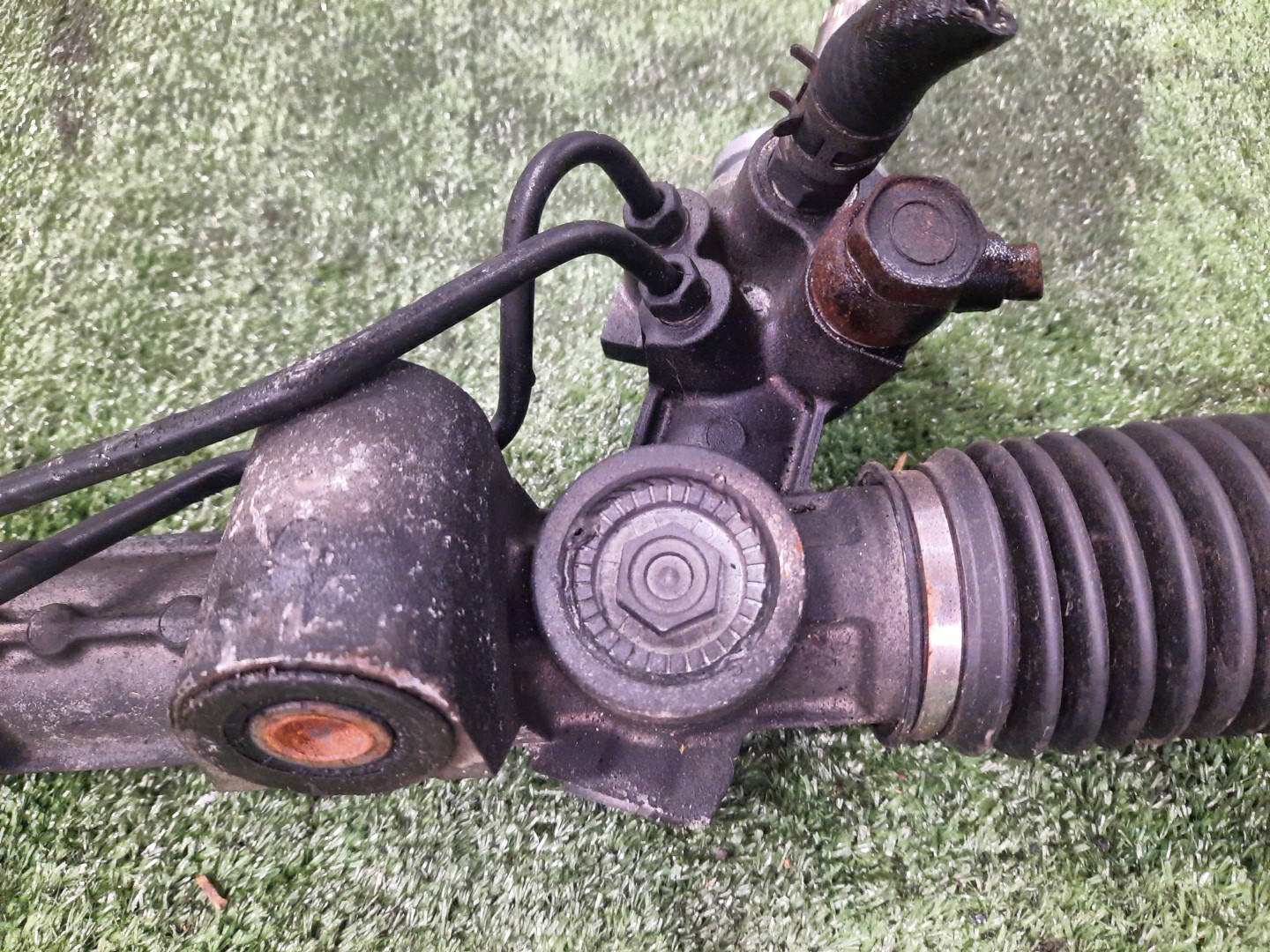 Рулевая рейка передняя MITSUBISHI GALANT, LANCER, OUTLANDER, GALANT FORTIS, LANCER EVOLUTION CX6A, CX4A, CX3A, CY4A, CZ4A, CY3A, CY6A, CW4W, CW5W 4J10, 4B11, 4B10, 4B11T, 4B12 3 ракурс Рулевая рейка передняя MITSUBISHI GALANT, LANCER, OUTLANDER, GALANT FORTIS, LANCER EVOLUTION CX6A, CX4A, CX3A, CY4A, CZ4A, CY3A, CY6A, CW4W, CW5W 4J10, 4B11, 4B10, 4B11T, 4B12 3 ракурс