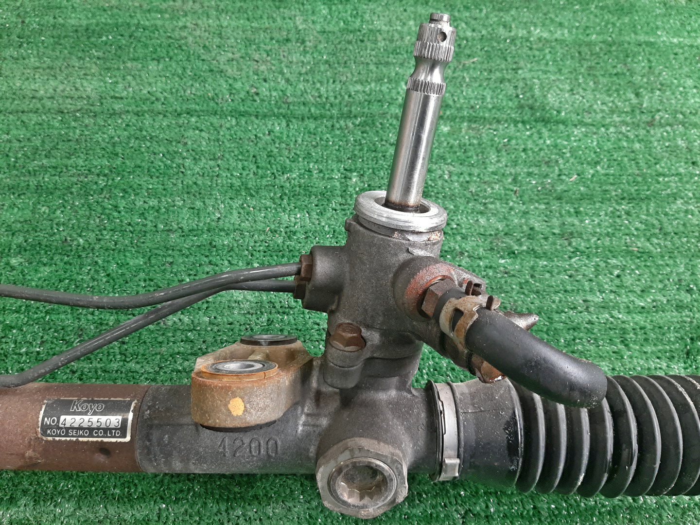 Рулевая рейка передняя MITSUBISHI LANCER CEDIA, LANCER, MIRAGE DINGO CS2A, CS5W, CS5A, CS2W, CS2V, CS6A, CQ1A, CQ2A, CQ5A 4G15, 4G93, 4G93T, 4G94, 4G13 3 ракурс
