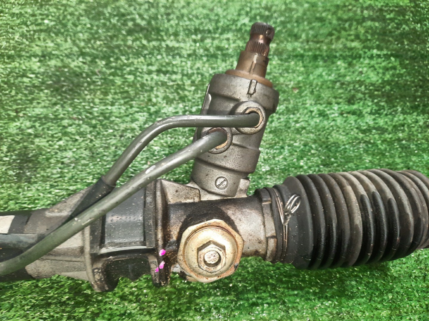 Рулевая рейка передняя NISSAN STAGEA WGC34 RB25DE 3 ракурс Рулевая рейка передняя NISSAN STAGEA WGC34 RB25DE 3 ракурс