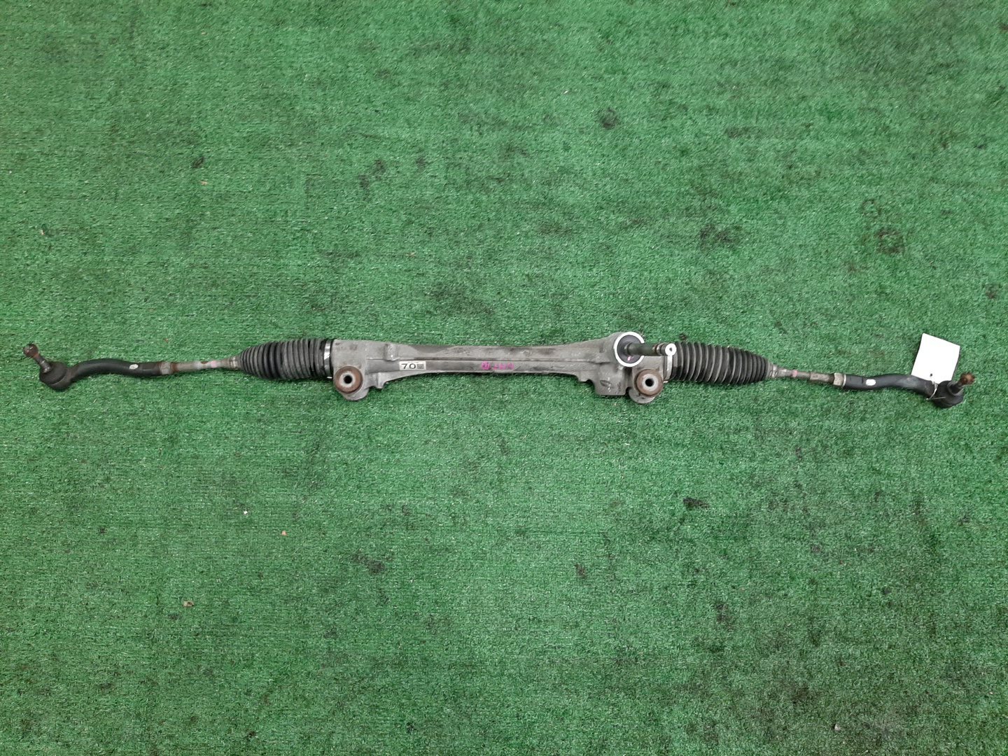 Рулевая рейка передняя TOYOTA AQUA NHP10 1NZ-FXE 1 ракурс Рулевая рейка передняя TOYOTA AQUA NHP10 1NZ-FXE 1 ракурс
