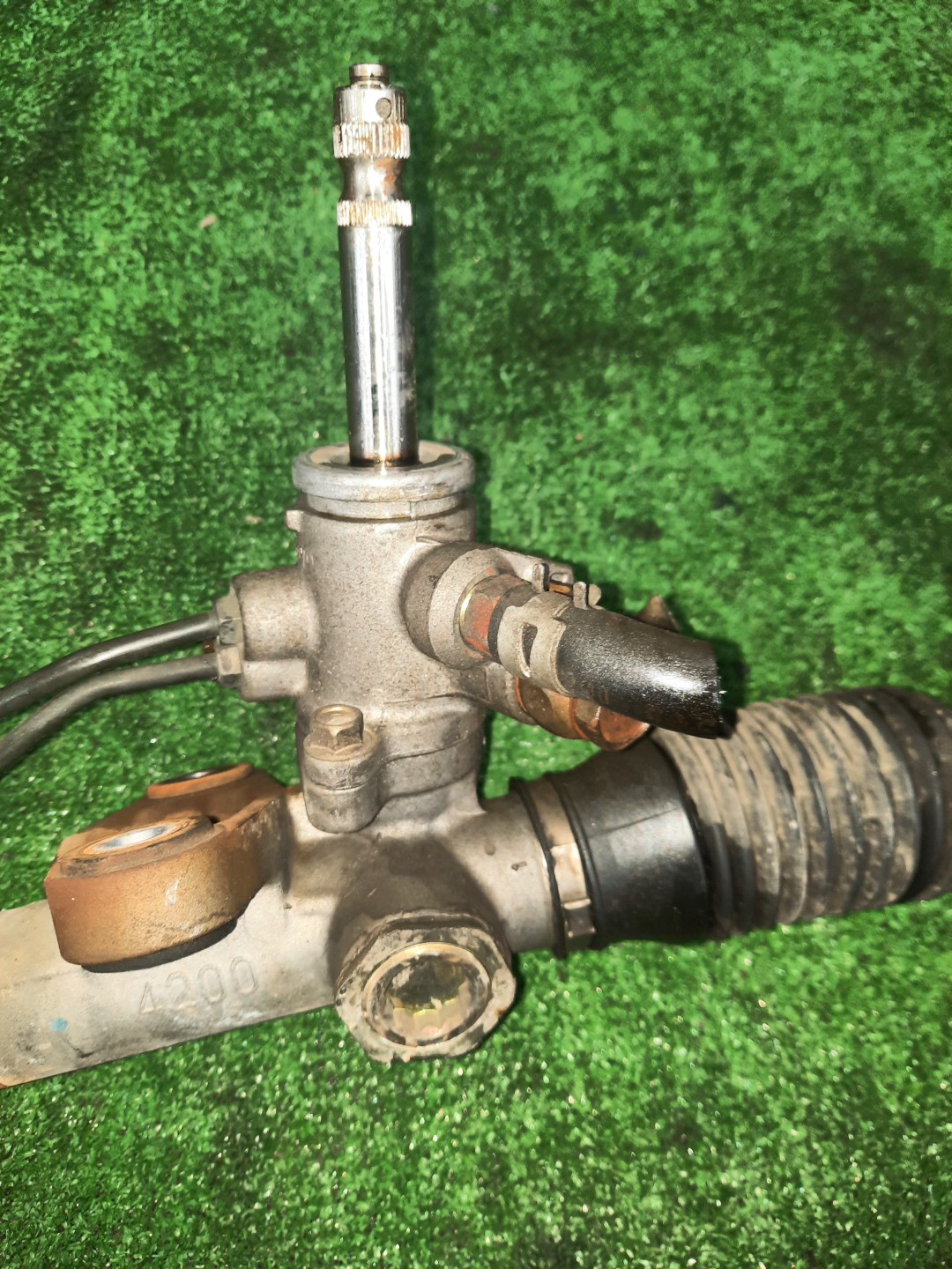 Рулевая рейка передняя MITSUBISHI LANCER CEDIA, LANCER, MIRAGE DINGO CS2A, CS5W, CS5A, CS2W, CS2V, CS6A, CQ1A, CQ2A, CQ5A 4G15, 4G93, 4G93T, 4G94, 4G13 3 ракурс