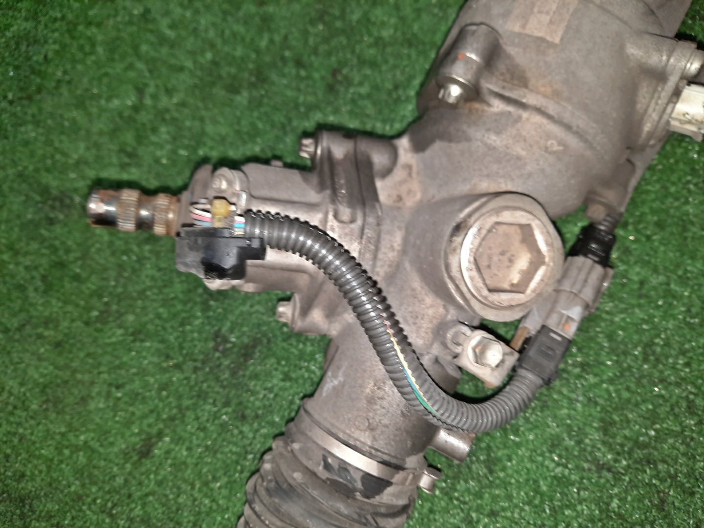 Рулевая рейка передняя LEXUS GS250 GRL11 4GR-FSE 3 ракурс Рулевая рейка передняя LEXUS GS250 GRL11 4GR-FSE 3 ракурс