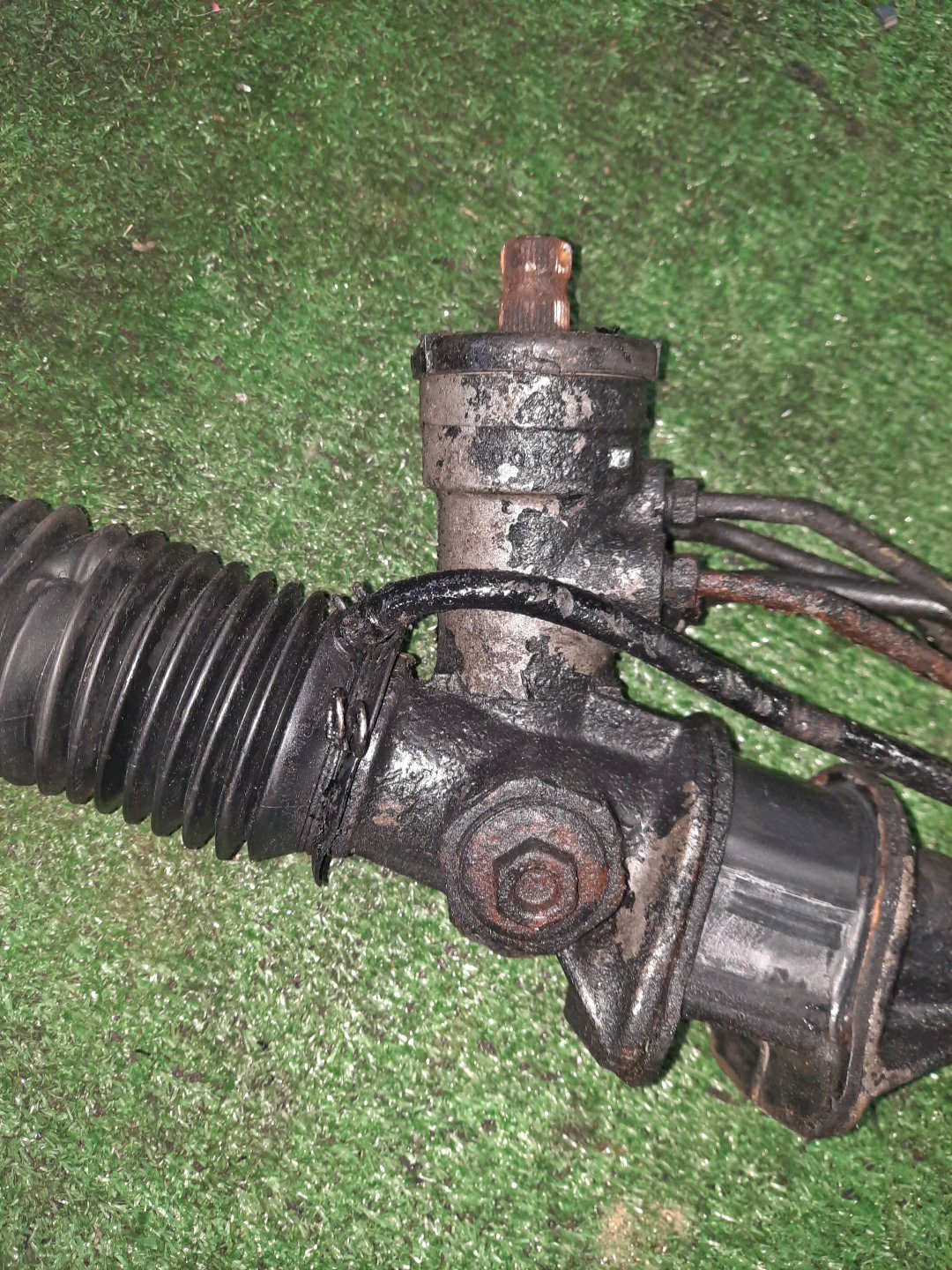 Рулевая рейка передняя MAZDA BONGO, VANETTE SE88T, SSF8W, SE28T, SEF8T, SS28H, SS28V, SE58T, SS58V, SSF8V, SS88H, SS88V, SSE8W, SE58TN, SS88HN, SE88TN, SS28VN, SE28TN, SS58VN, SS28HN, SS88VN F8, RF-T, R2, RF, D5, FE 3 ракурс