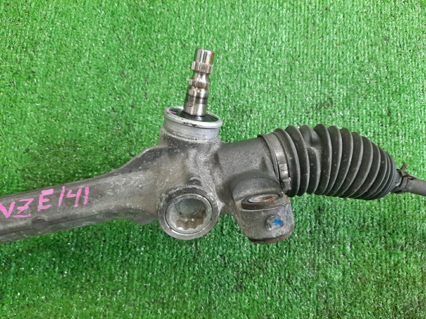 Рулевая рейка передняя TOYOTA COROLLA FIELDER, COROLLA  AXIO ZRE142G, NZE141G, NZE141, ZRE142 2ZR-FAE, 2ZR-FE, 1NZ-FE 3 ракурс