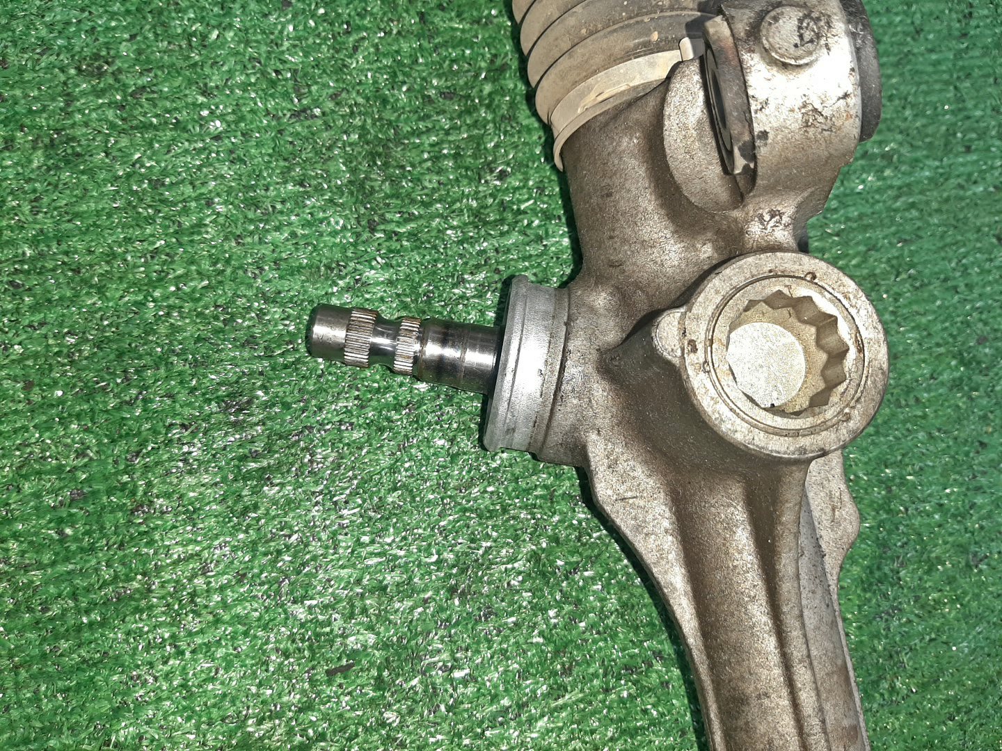 Рулевая рейка передняя TOYOTA COROLLA FIELDER, COROLLA AXIO ZRE142G, NZE141G, NZE141, ZRE142 2ZR-FAE, 2ZR-FE, 1NZ-FE 3 ракурс Рулевая рейка передняя TOYOTA COROLLA FIELDER, COROLLA AXIO ZRE142G, NZE141G, NZE141, ZRE142 2ZR-FAE, 2ZR-FE, 1NZ-FE 3 ракурс