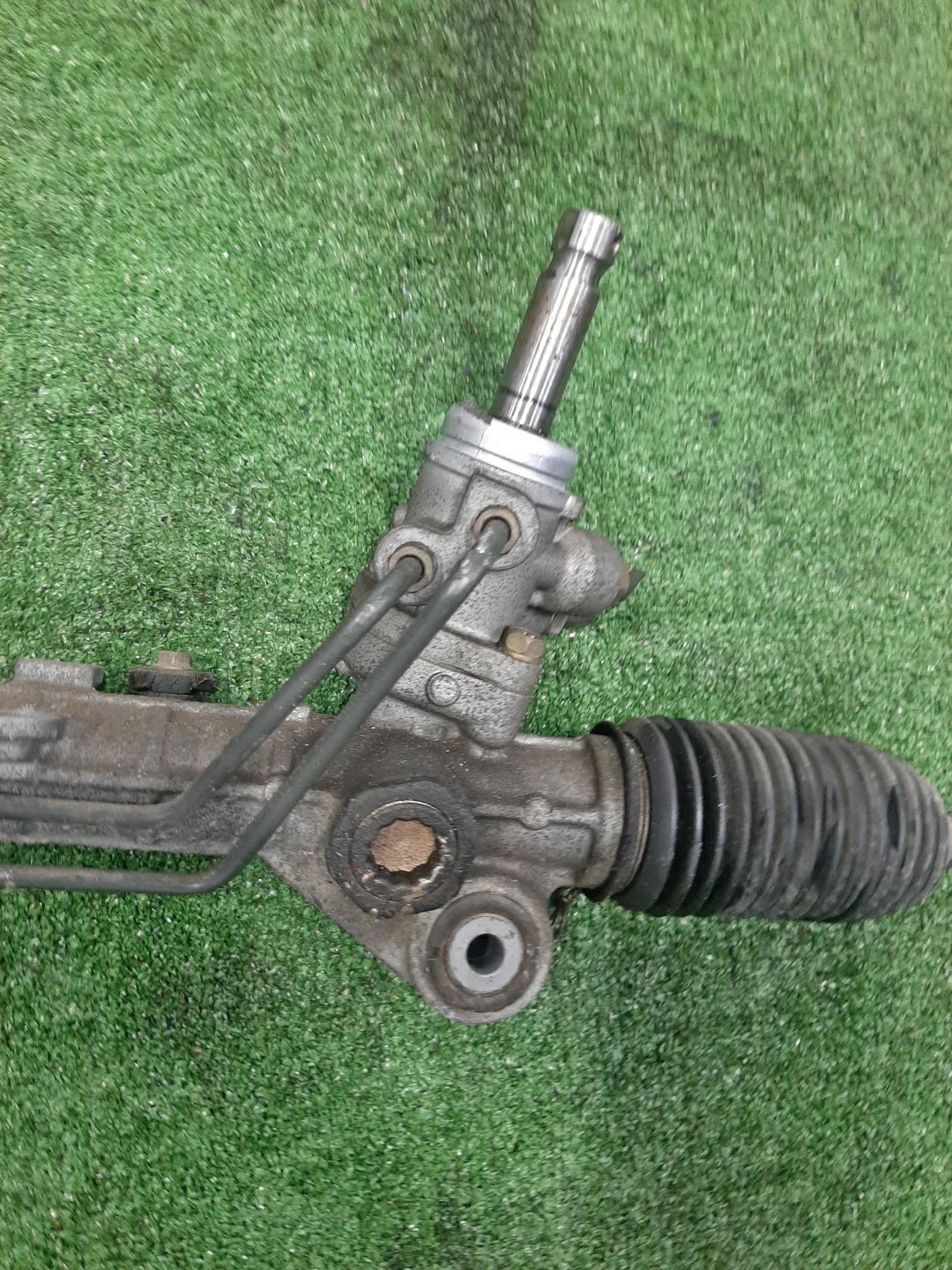 Рулевая рейка передняя MAZDA DEMIO, VERISA DY3W, DY5W, DY3R, DY5R, DC5R, DC5W ZJ-VE, ZY-VE 3 ракурс