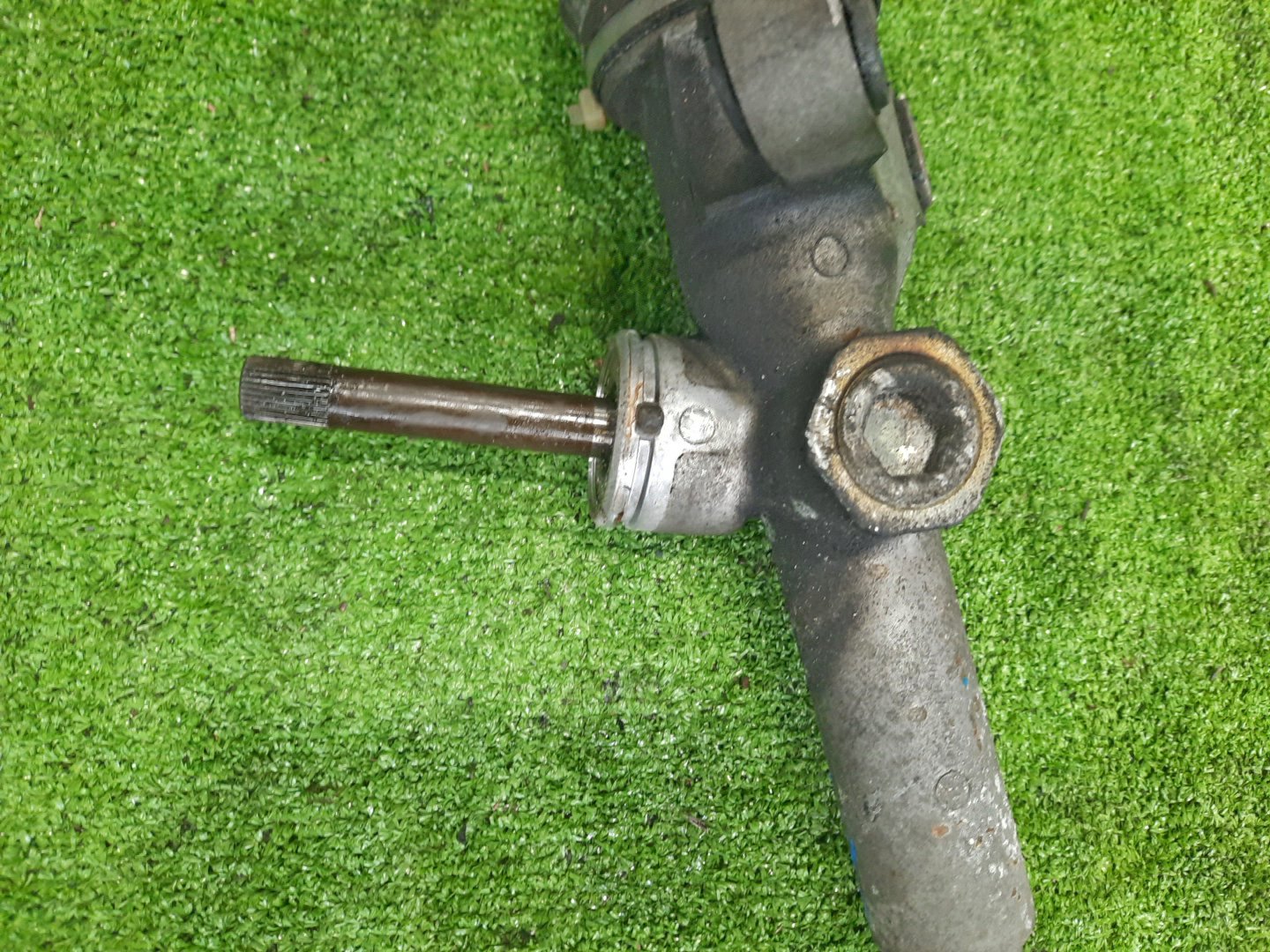 Рулевая рейка передняя TOYOTA PASSO, BB, BOON, COO KGC15, KGC10, QNC10, QNC20, QNC21, QNC25, M301S, M310S, M300S, M401S, M402S, M411S 1KR-FE, K3-VE, 3SZ-VE 3 ракурс Рулевая рейка передняя TOYOTA PASSO, BB, BOON, COO KGC15, KGC10, QNC10, QNC20, QNC21, QNC25, M301S, M310S, M300S, M401S, M402S, M411S 1KR-FE, K3-VE, 3SZ-VE 3 ракурс