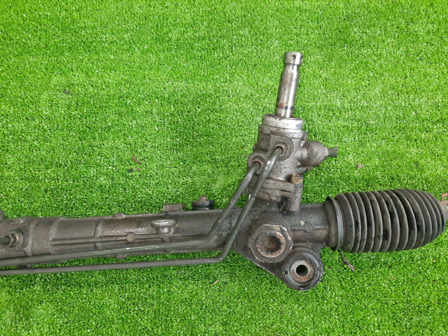 Рулевая рейка передняя MAZDA DEMIO, VERISA DY3W, DY5W, DY3R, DY5R, DC5R, DC5W ZJ-VE, ZY-VE 3 ракурс