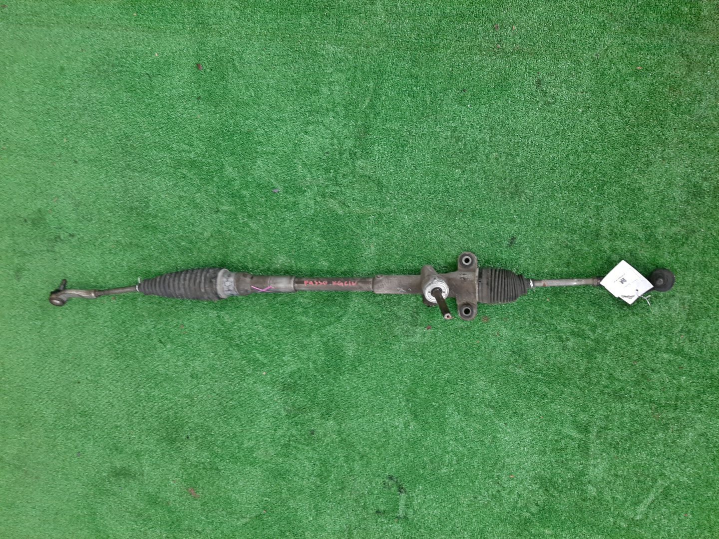 Рулевая рейка передняя TOYOTA PASSO, BB, BOON, COO KGC15, KGC10, QNC10, QNC20, QNC21, QNC25, M301S, M310S, M300S, M401S, M402S, M411S 1KR-FE, K3-VE, 3SZ-VE 1 ракурс Рулевая рейка передняя TOYOTA PASSO, BB, BOON, COO KGC15, KGC10, QNC10, QNC20, QNC21, QNC25, M301S, M310S, M300S, M401S, M402S, M411S 1KR-FE, K3-VE, 3SZ-VE 1 ракурс
