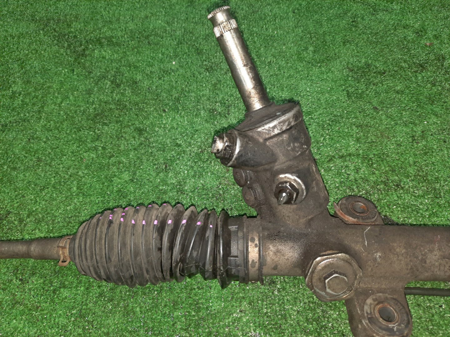 Рулевая рейка передняя SUBARU LEGACY LANCASTER, LEGACY, OUTBACK BH9, BHE, BHC, BEE, BE5, BH5, BE9 EJ25E, EZ30DE, EJ25DE, EJ20DE, EJ20TT, EJ20E 3 ракурс