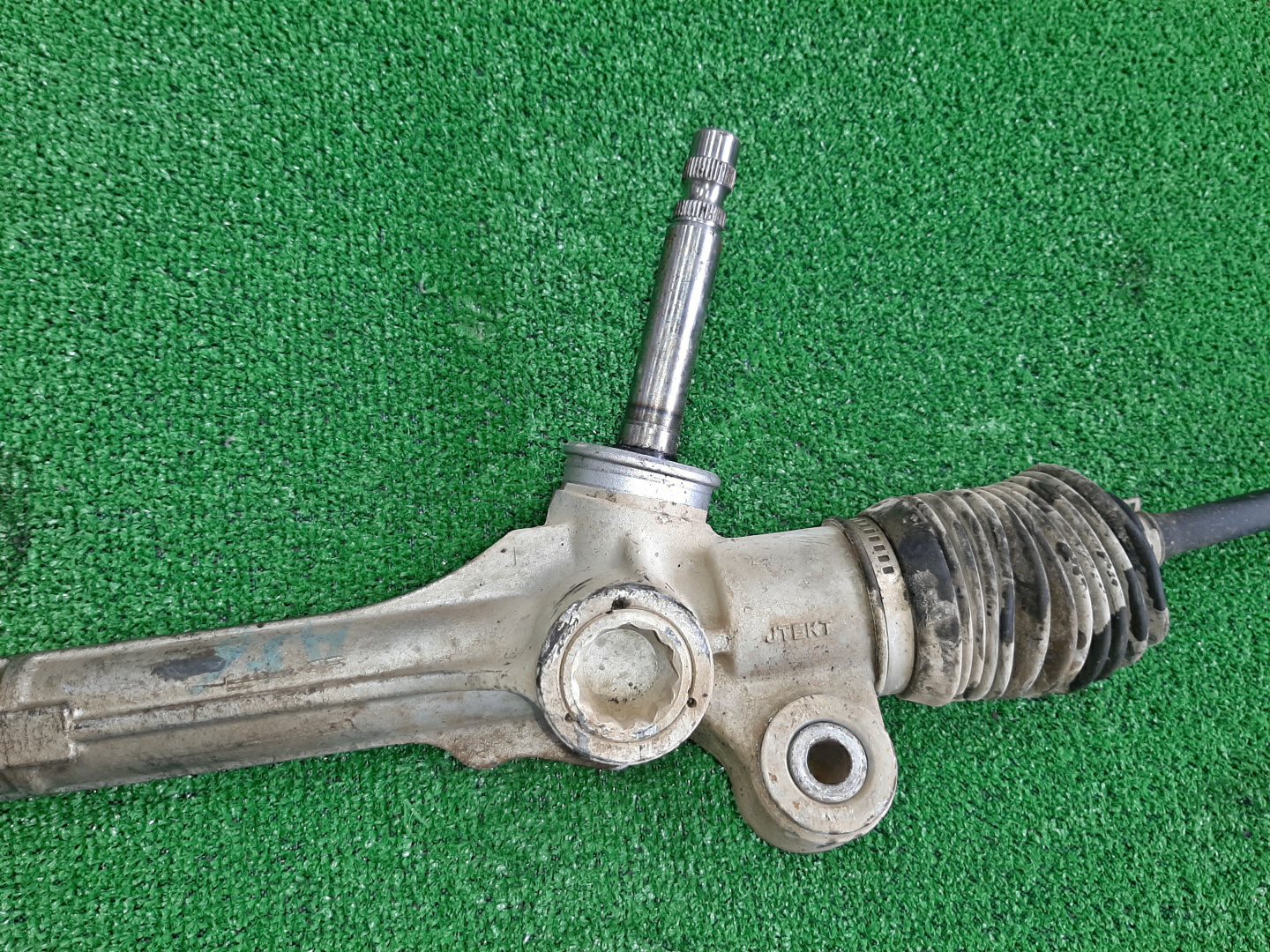 Рулевая рейка передняя TOYOTA AXIO, COROLLA FIELDER, COROLLA  AXIO, FIELDER NZE144, ZRE144, ZRE144G, NZE144G 1NZ-FE, 2ZR-FAE, 2ZR-FE 3 ракурс
