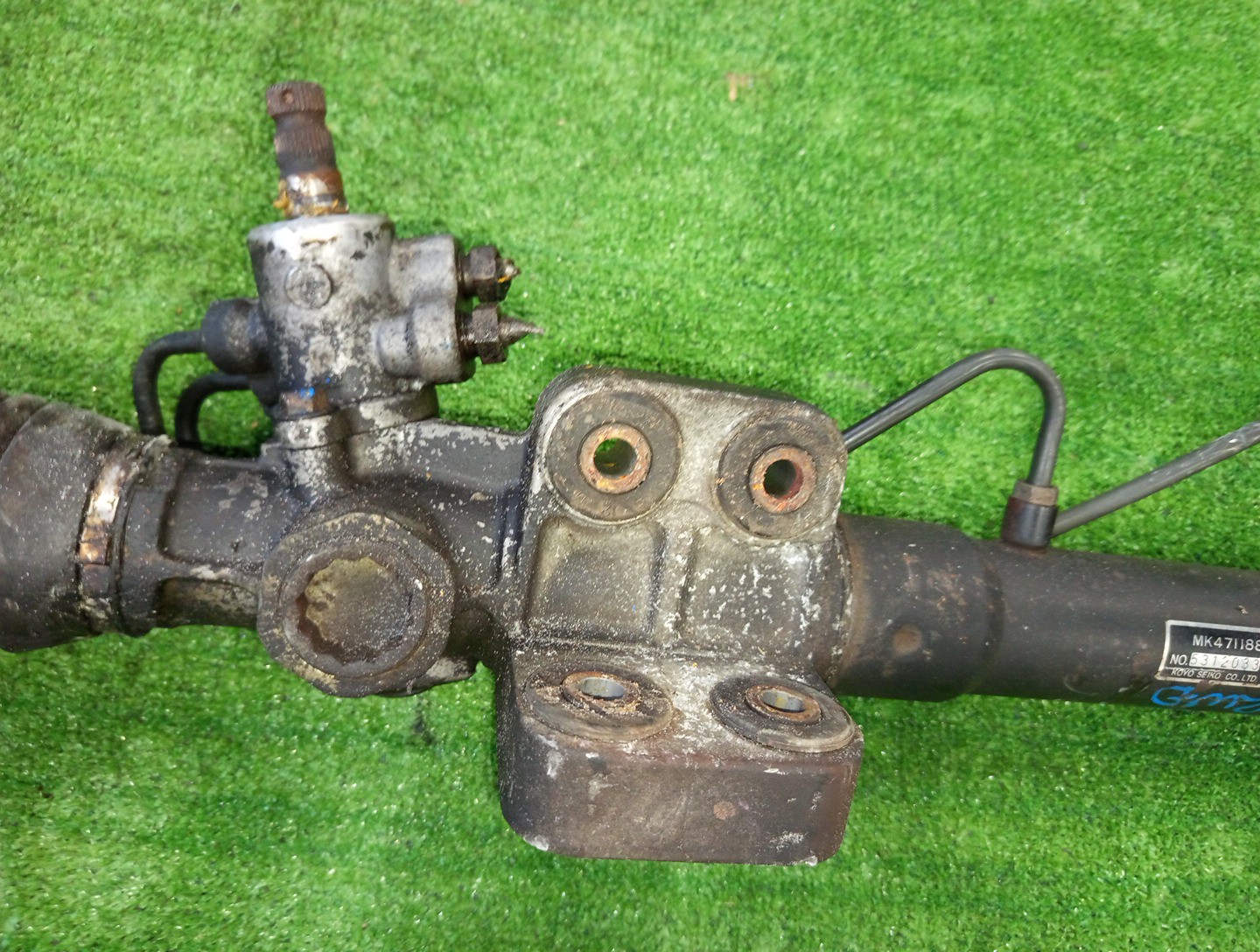 Рулевая рейка передняя MITSUBISHI CANTER FE70B, FE70E, FB700, FE72B, FE72C, FE74B, FE78E, FE72D, FE70D, FE72E, FE70C, FB70A, FB70B 4M42, 4M51, 4G63, 4D33, 4M50T, 4M40 3 ракурс