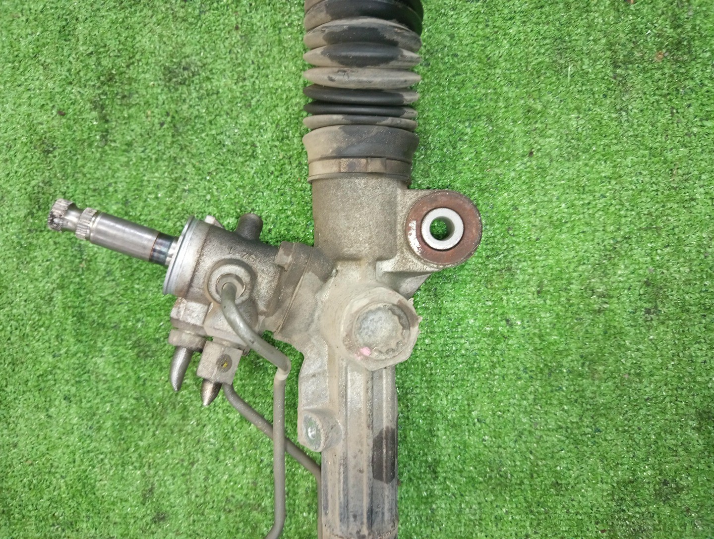 Рулевая рейка передняя TOYOTA FUNCARGO, IST, PLATZ, RAUM, VITZ, PROBOX, BB, PORTE, SUCCEED, WILL CYPHA NCP25, NCP65, NCP16, NCZ25, NCP15, NCP55V, NCP59G, NCP35, NNP15, NCP75 1NZ-FE, 2NZ-FE 3 ракурс