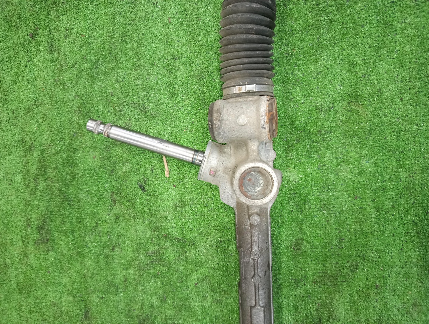 Рулевая рейка передняя TOYOTA VITZ KSP130, NSP130, NHP130, NSP135, NCP131 1KR-FE, 1NR-FE, 1NZ-FXE, 1NZ-FE 3 ракурс Рулевая рейка передняя TOYOTA VITZ KSP130, NSP130, NHP130, NSP135, NCP131 1KR-FE, 1NR-FE, 1NZ-FXE, 1NZ-FE 3 ракурс