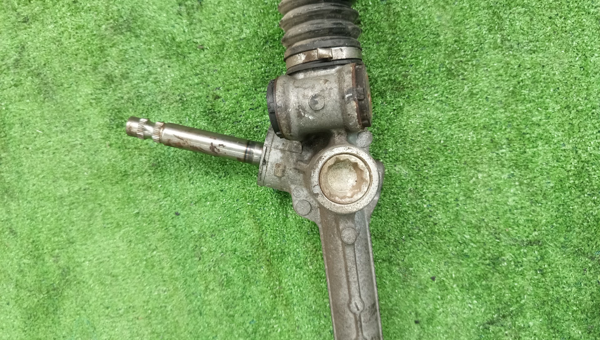 Рулевая рейка передняя TOYOTA VITZ KSP130, NSP130, NHP130, NSP135, NCP131 1KR-FE, 1NR-FE, 1NZ-FXE, 1NZ-FE 3 ракурс Рулевая рейка передняя TOYOTA VITZ KSP130, NSP130, NHP130, NSP135, NCP131 1KR-FE, 1NR-FE, 1NZ-FXE, 1NZ-FE 3 ракурс