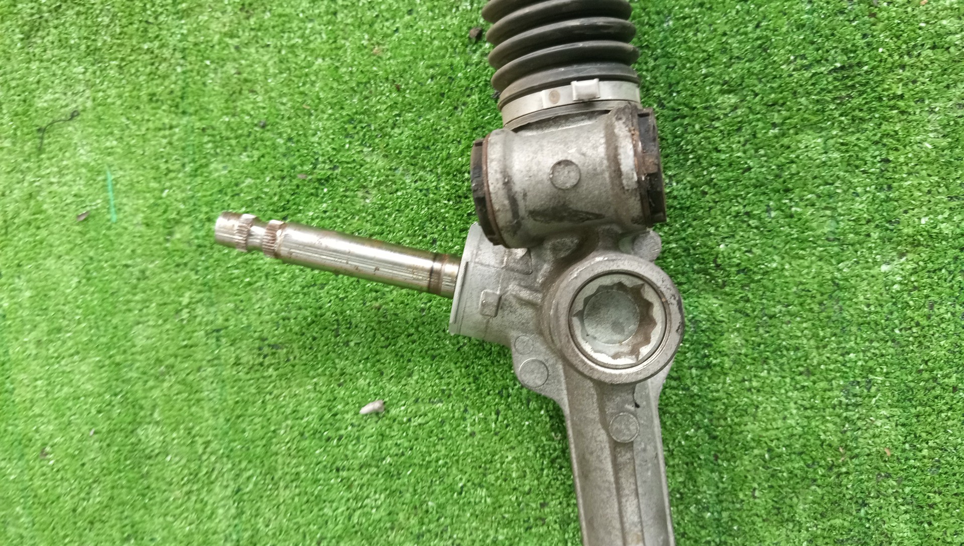 Рулевая рейка передняя TOYOTA VITZ KSP130, NSP130, NHP130, NSP135, NCP131 1KR-FE, 1NR-FE, 1NZ-FXE, 1NZ-FE 3 ракурс Рулевая рейка передняя TOYOTA VITZ KSP130, NSP130, NHP130, NSP135, NCP131 1KR-FE, 1NR-FE, 1NZ-FXE, 1NZ-FE 3 ракурс