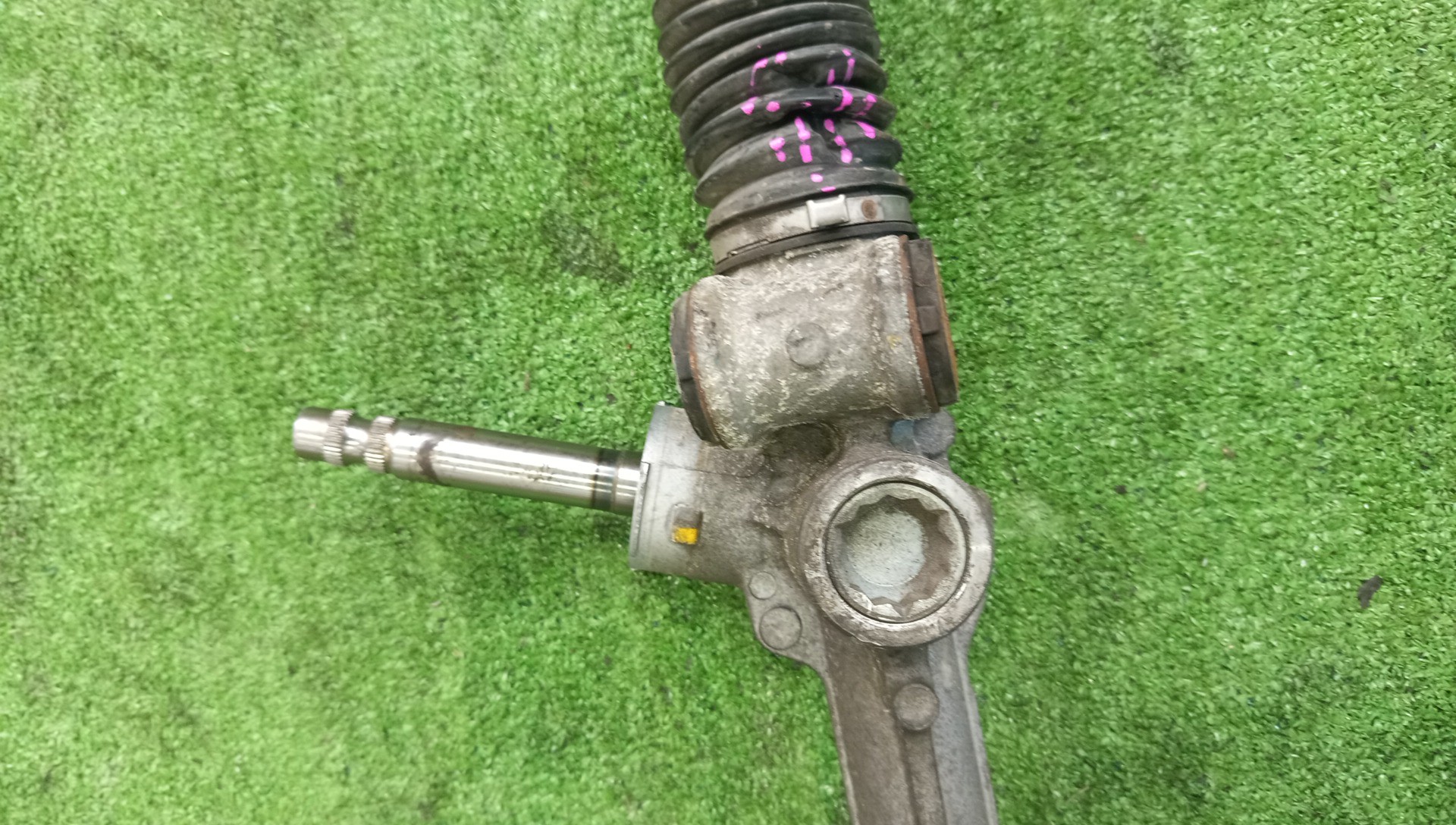 Рулевая рейка передняя TOYOTA PROBOX, COROLLA FIELDER, COROLLA  AXIO NCP160V, ZRE162G, NZE161G, NKE165G, NRE161G, NZE161, NRE161, NKE165, NRE160 1NZ-FE, 2ZR-FAE, 1NZ-FXE, 2NR-FKE, 1NR-FE 3 ракурс