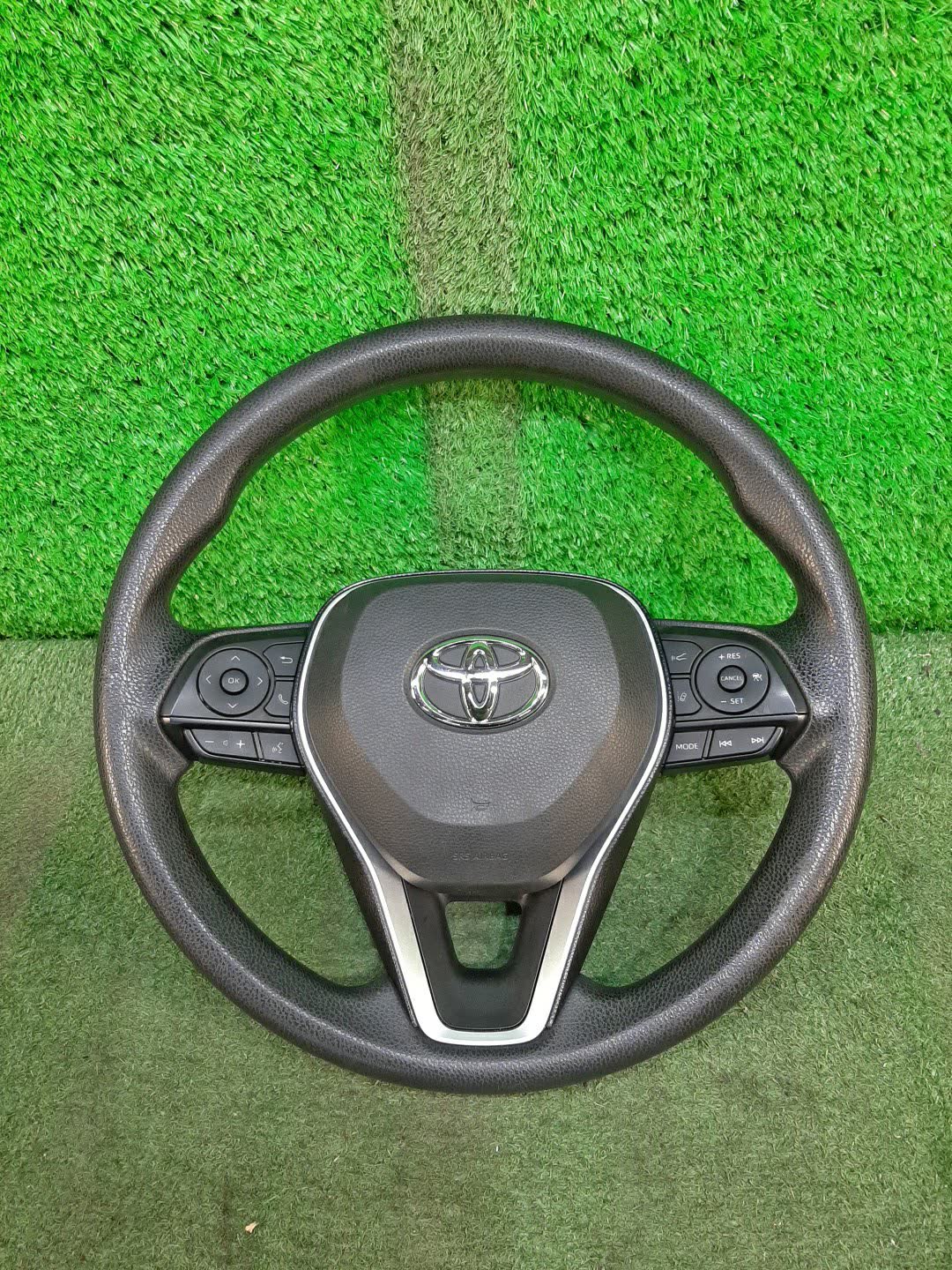 Руль TOYOTA COROLLA ZWE211, ZRE212, NRE210, ZWE214, ZWE214W, ZWE211W, NRE210W, ZRE212W 1 ракурс
