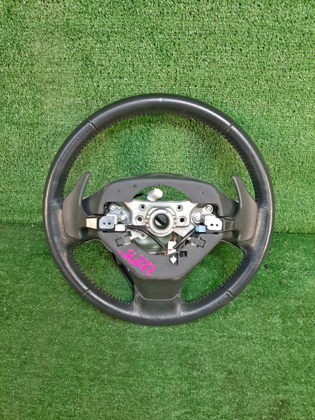 Руль TOYOTA VOXY ZRR70G 3 ракурс