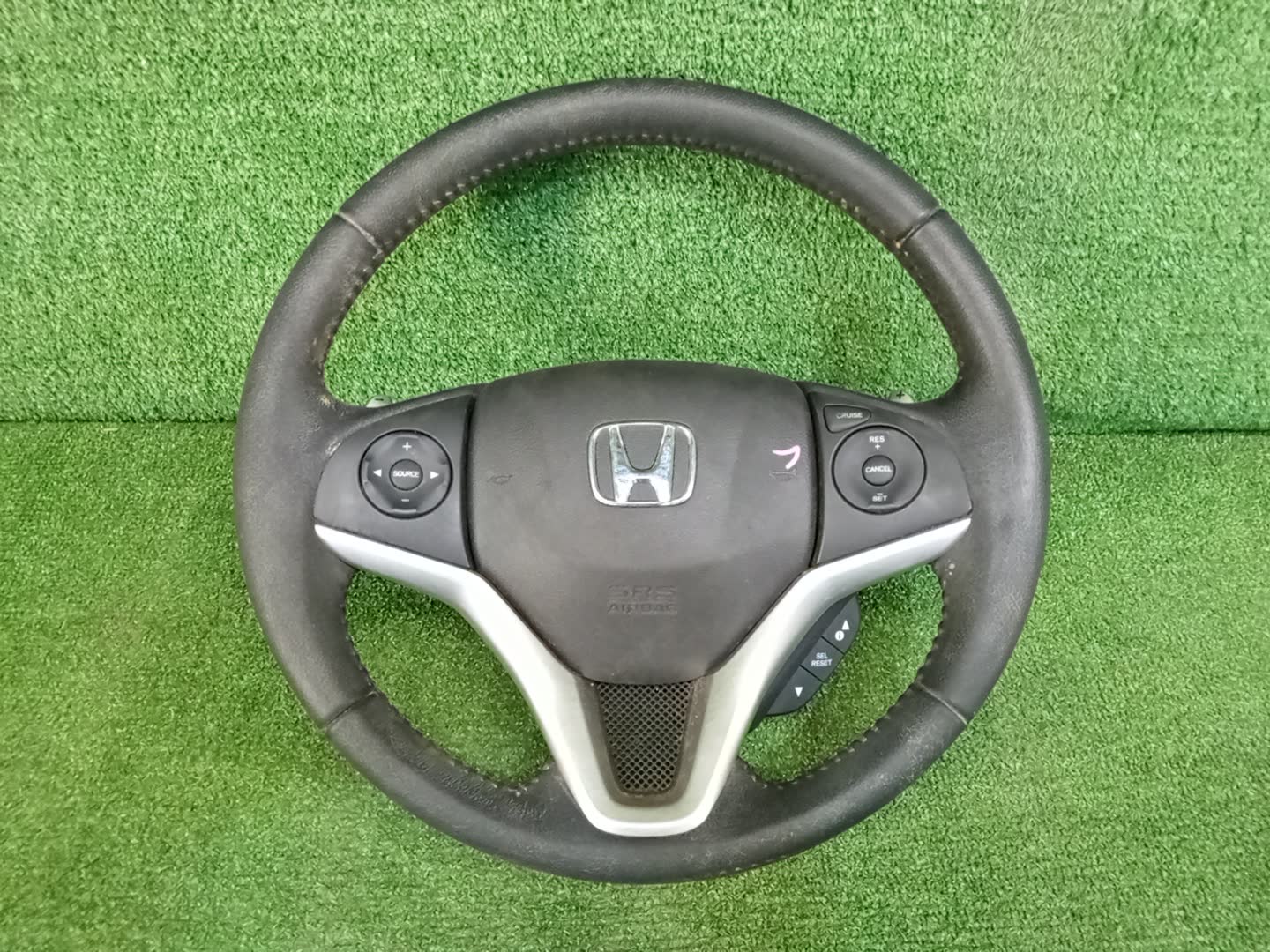 Руль HONDA FIT GP5 1 ракурс