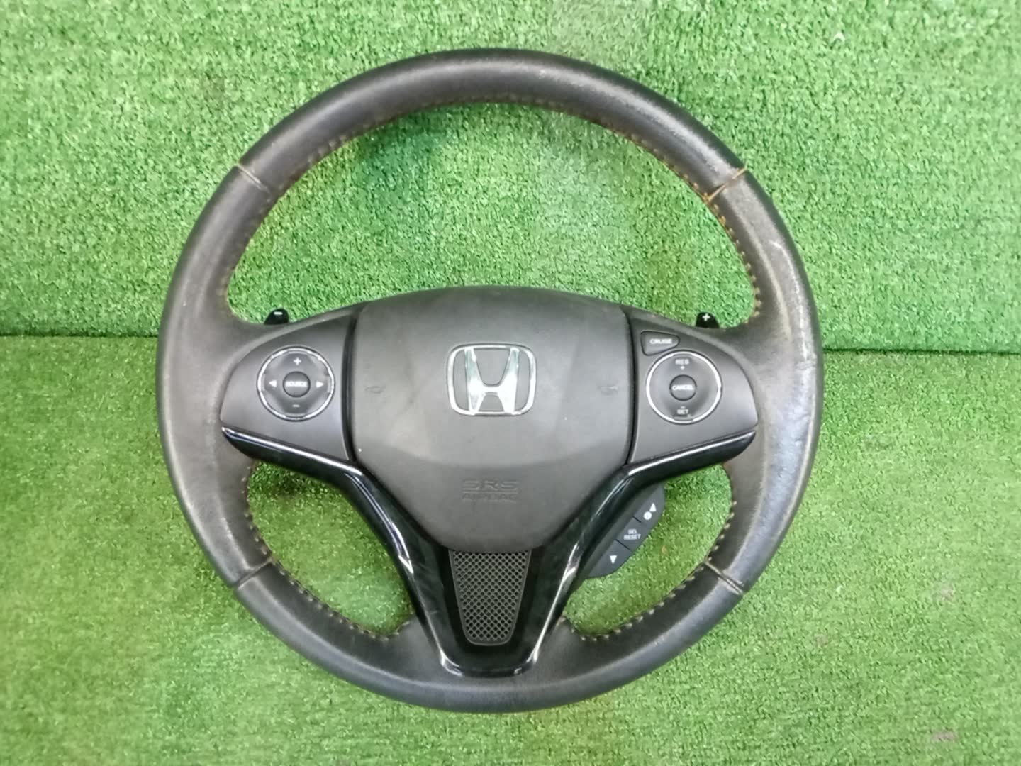 Руль HONDA FIT GP5 1 ракурс