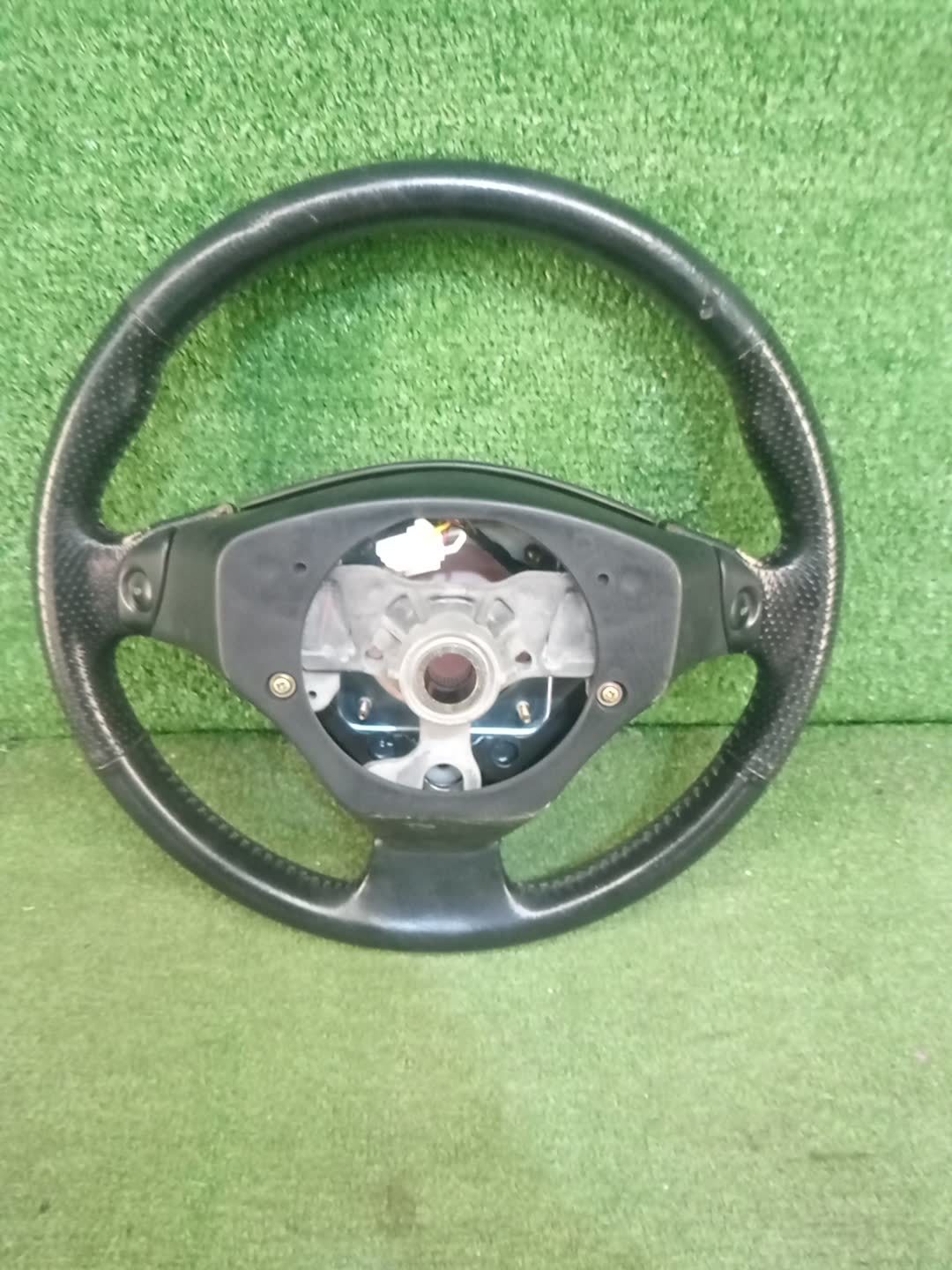 Руль TOYOTA VITZ NCP13 3 ракурс