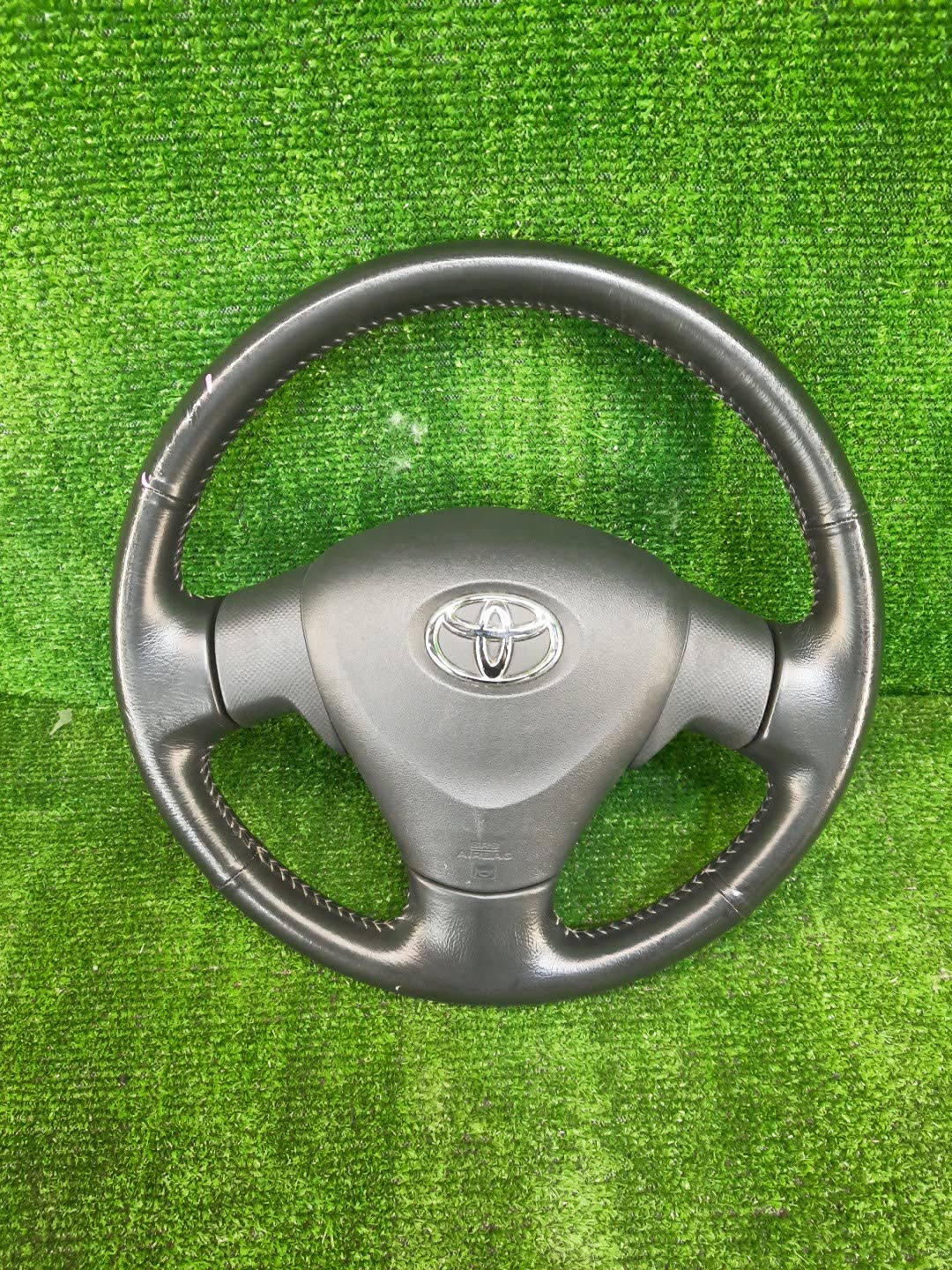Руль TOYOTA RACTIS NCP100 1 ракурс Руль TOYOTA RACTIS NCP100 1 ракурс