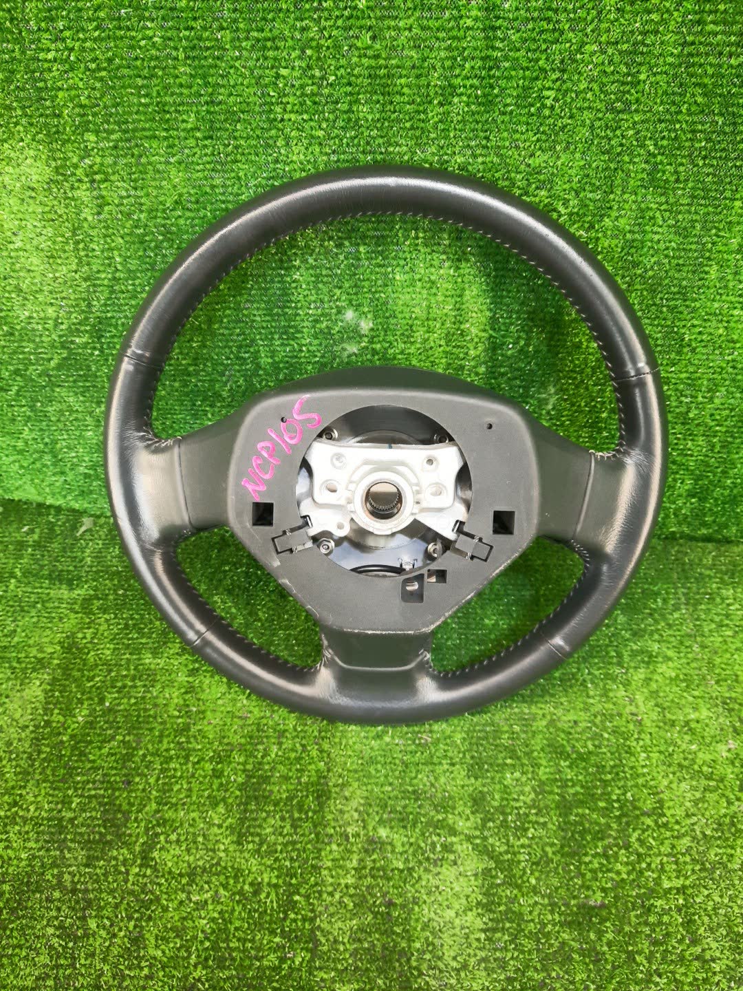 Руль TOYOTA RACTIS NCP100 3 ракурс