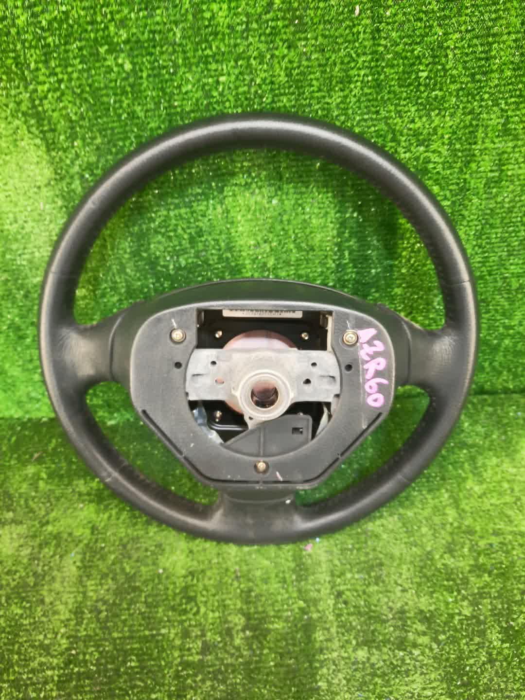 Руль TOYOTA NOAH AZR60G 2 ракурс