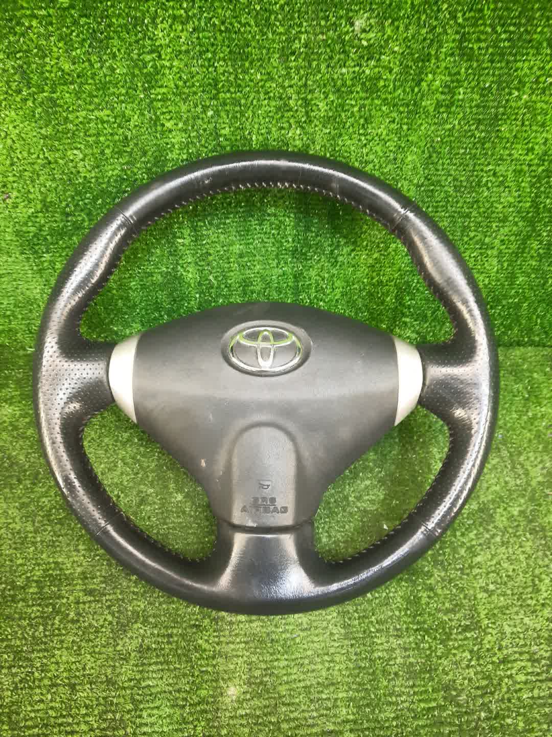 Руль TOYOTA IST NCP60 1 ракурс Руль TOYOTA IST NCP60 1 ракурс