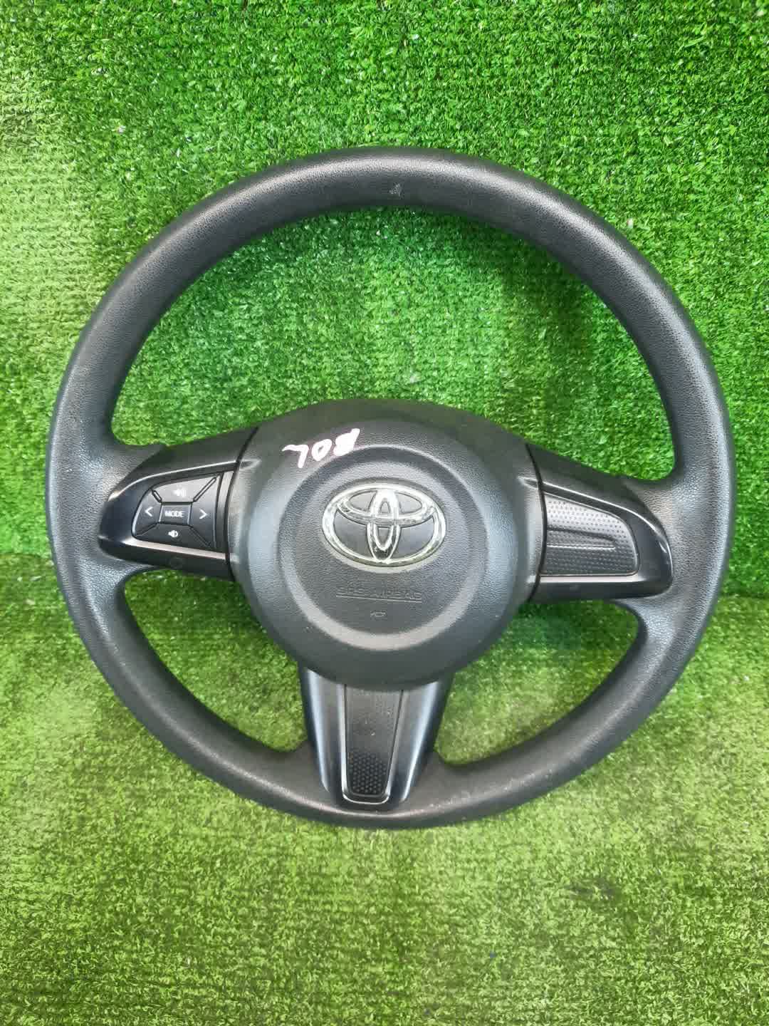 Руль TOYOTA PASSO M700A 1 ракурс Руль TOYOTA PASSO M700A 1 ракурс