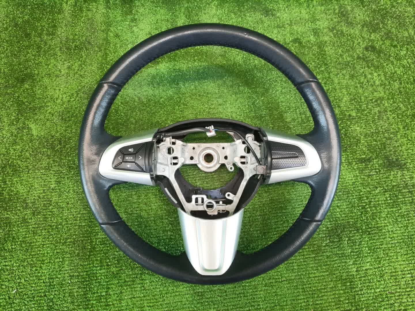 Руль TOYOTA PASSO M700A 1 ракурс Руль TOYOTA PASSO M700A 1 ракурс