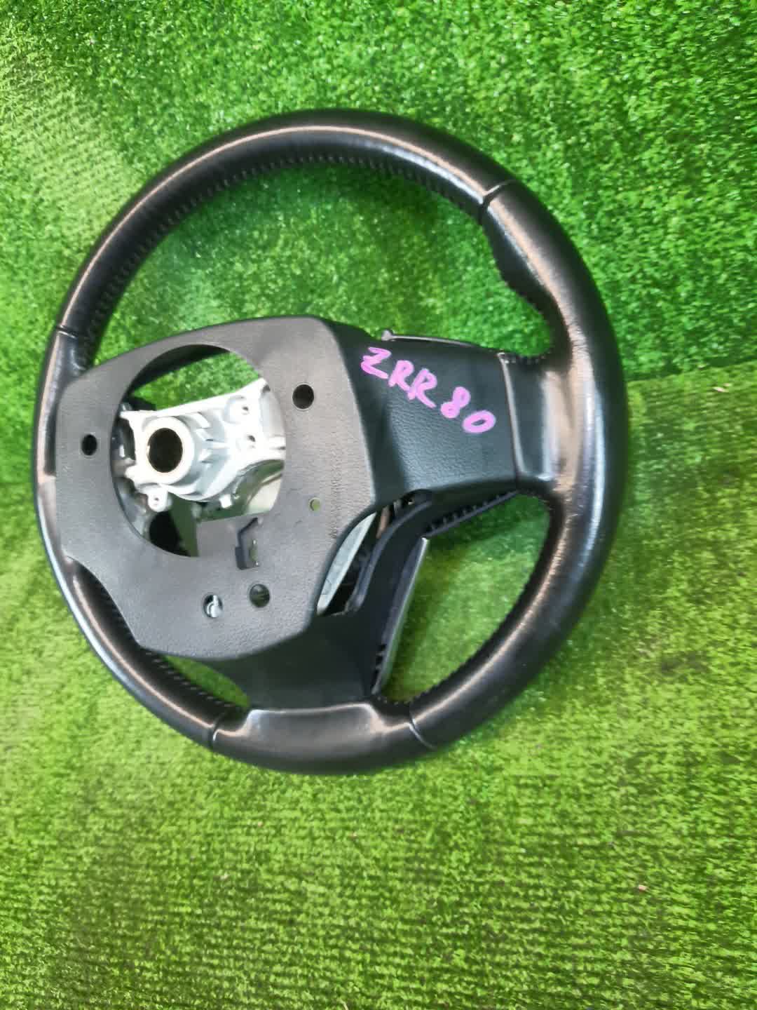 Руль TOYOTA VOXY ZRR80G 2 ракурс
