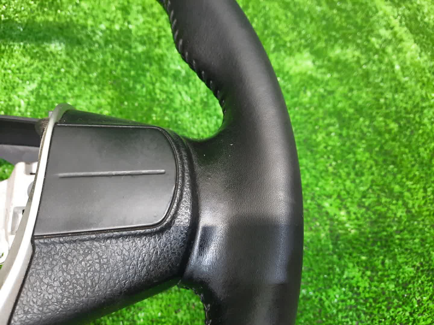 Руль TOYOTA VOXY ZRR80G 2 ракурс