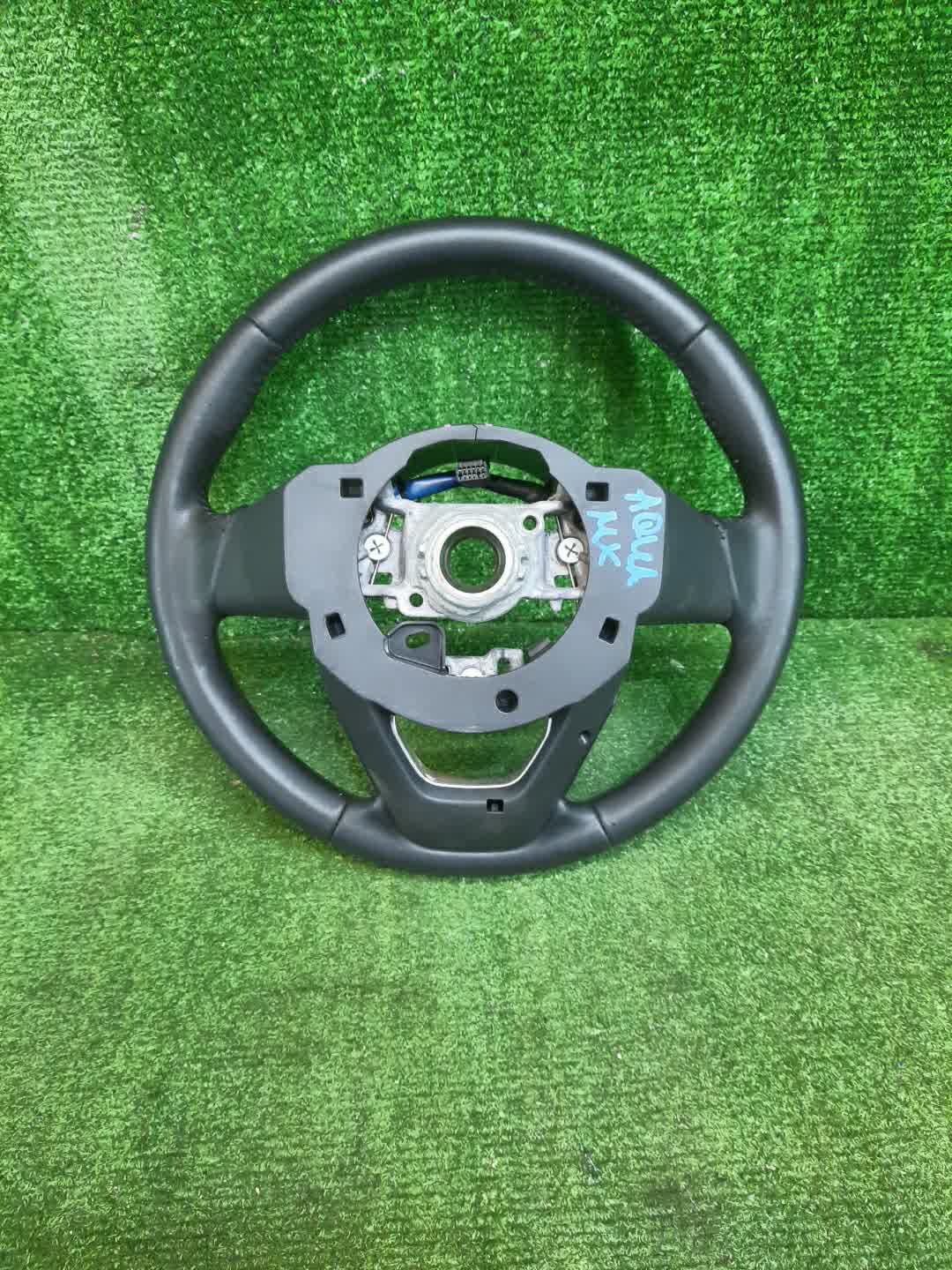 Руль TOYOTA AQUA MXPK11 3 ракурс